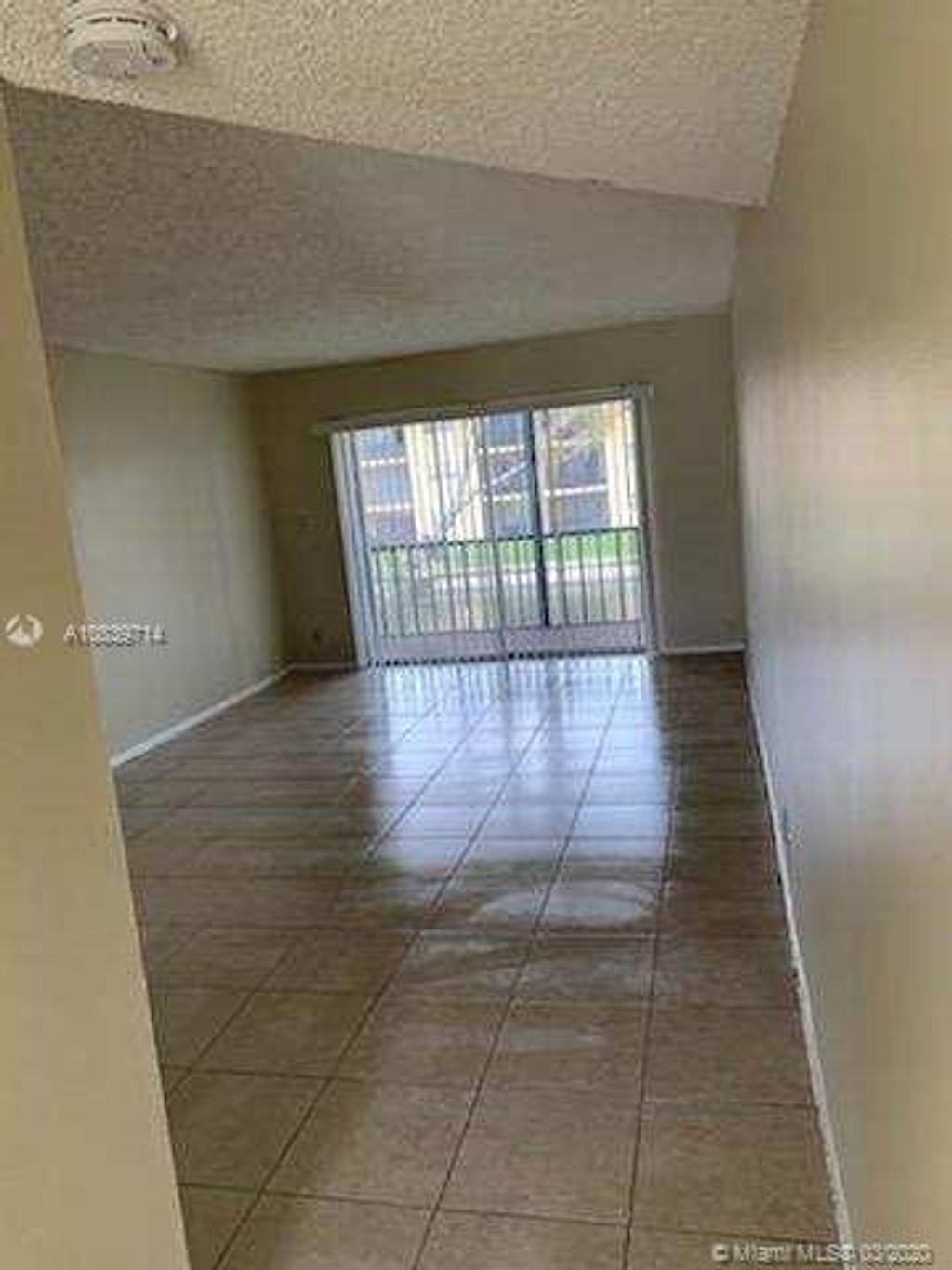 listing image 0