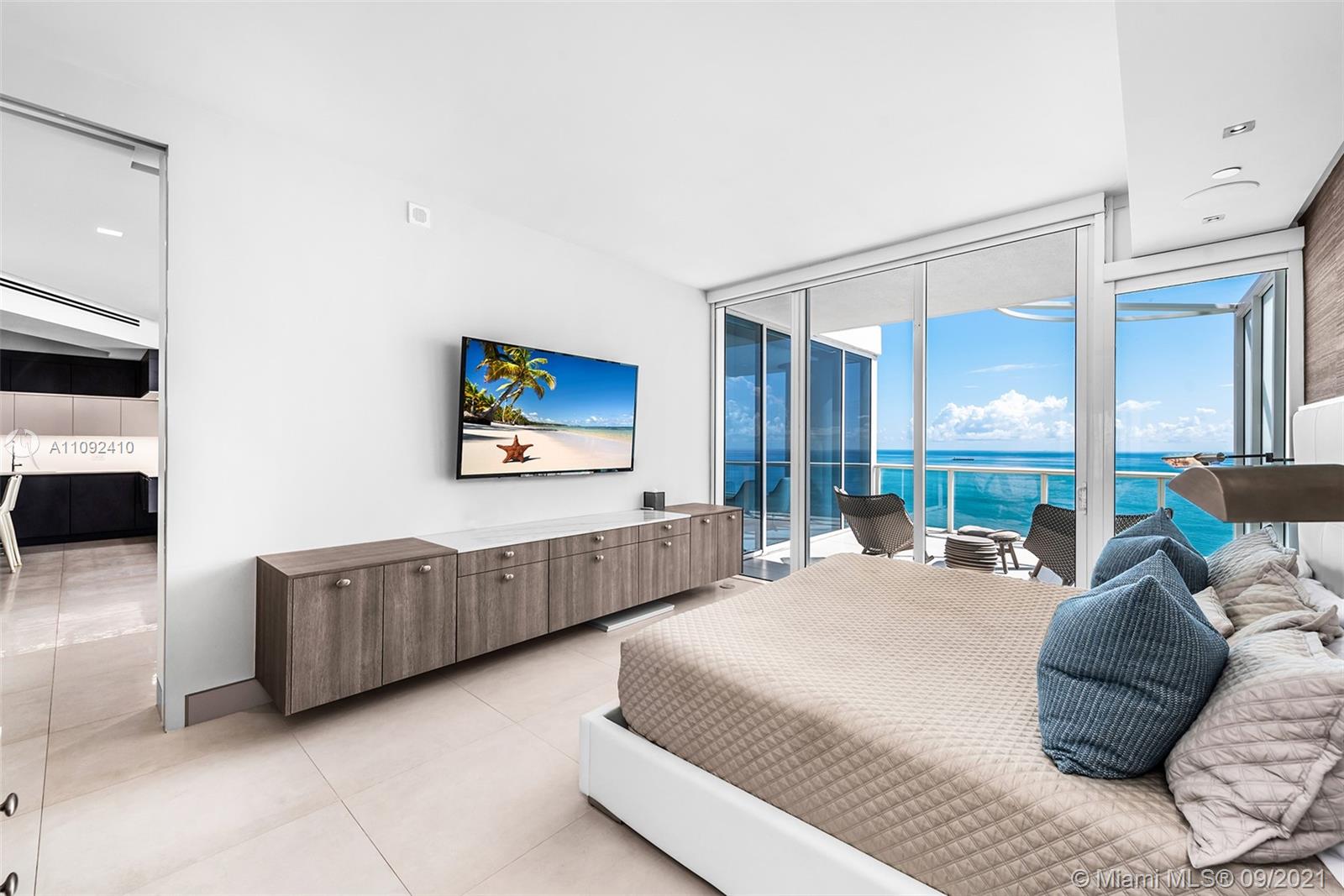 CONTINUUM ON SOUTH BEACH - Residential