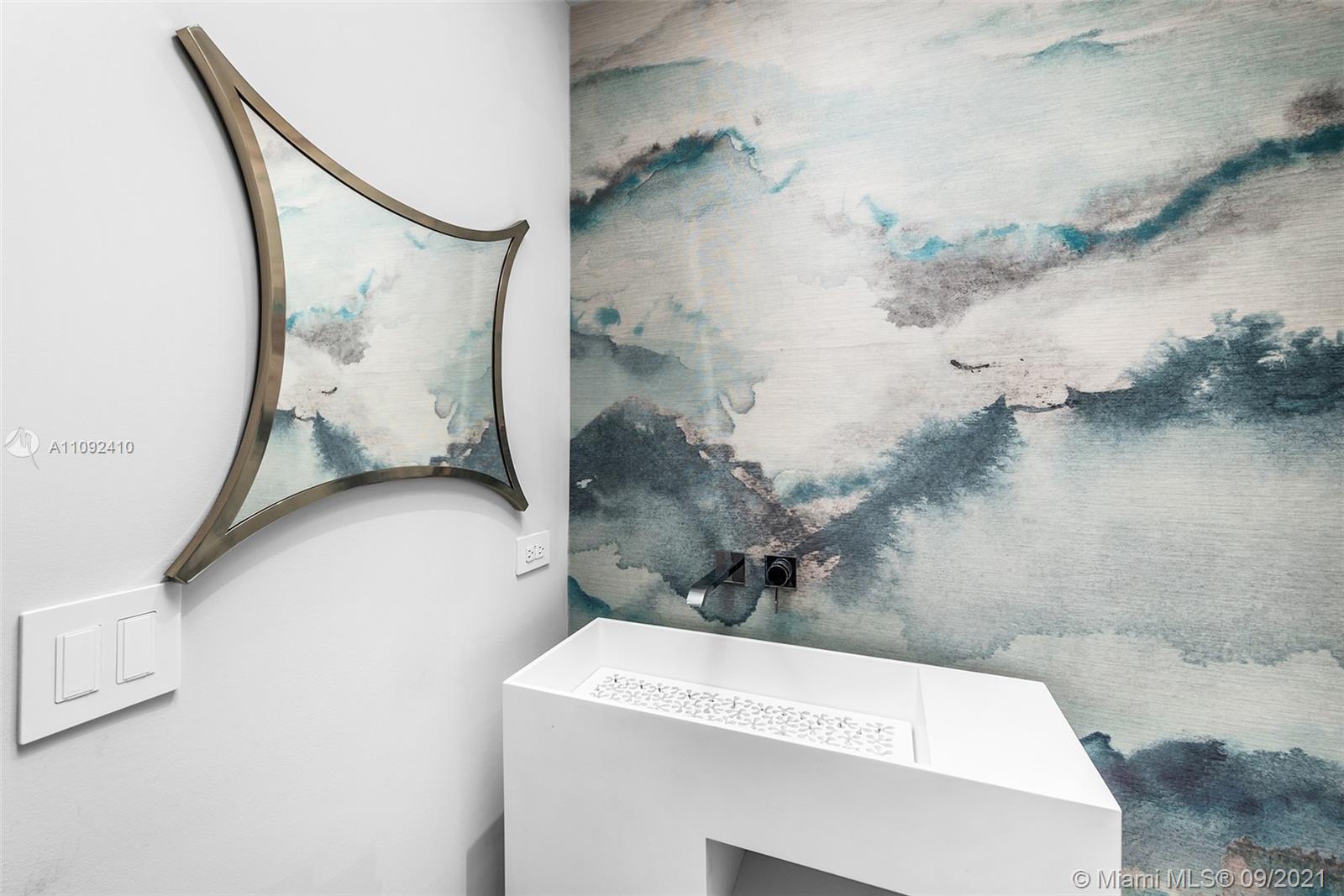 CONTINUUM ON SOUTH BEACH - Residential