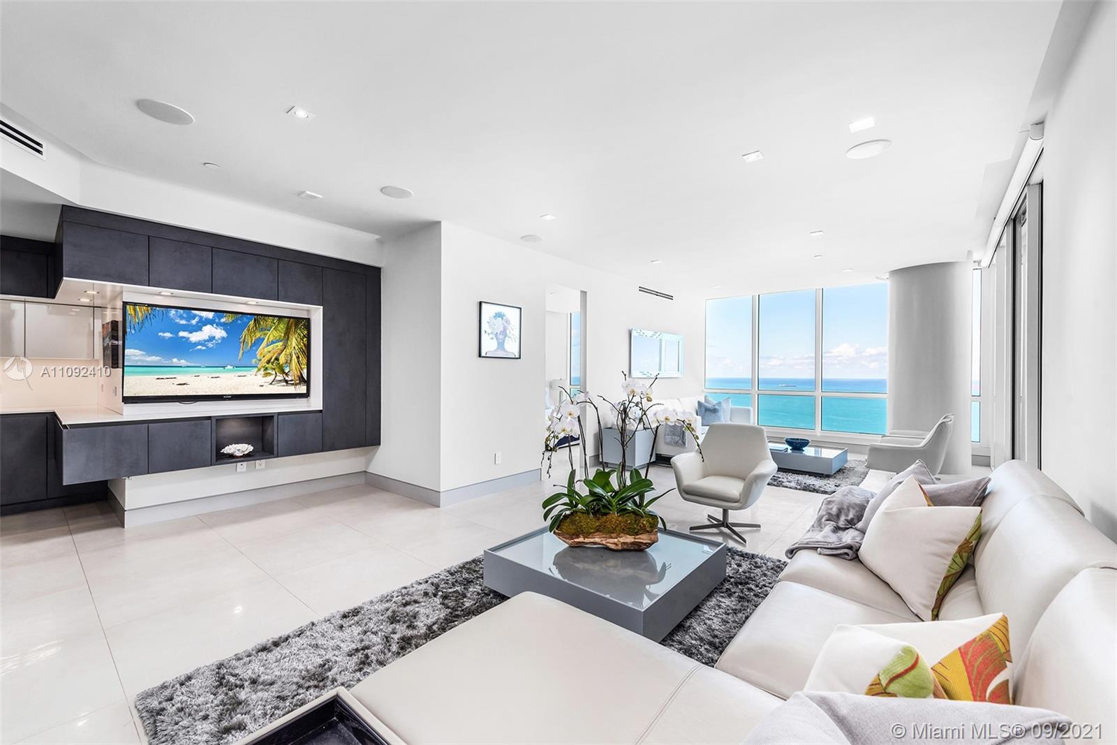 CONTINUUM ON SOUTH BEACH - Residential