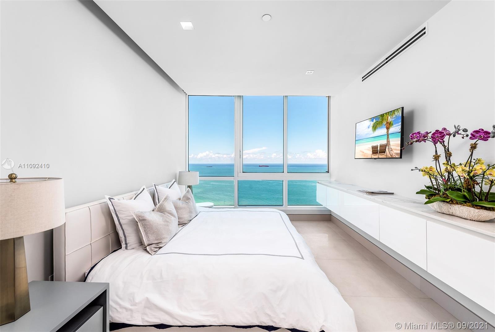 CONTINUUM ON SOUTH BEACH - Residential