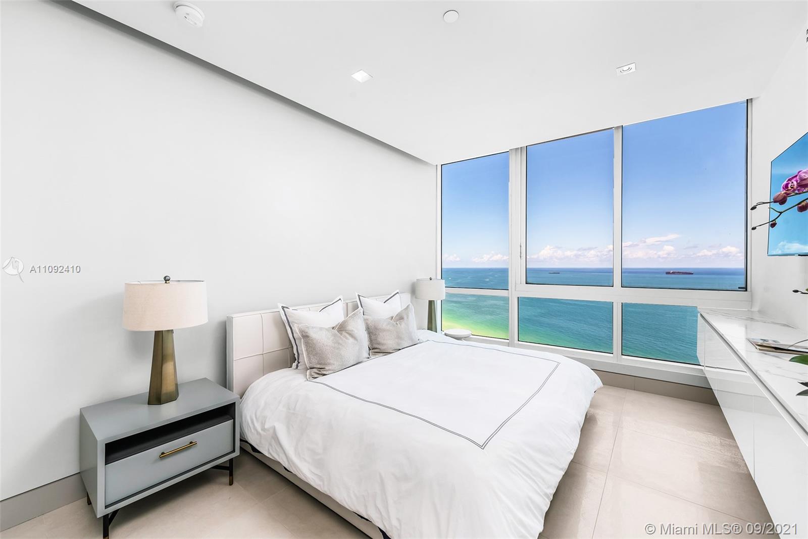 CONTINUUM ON SOUTH BEACH - Residential