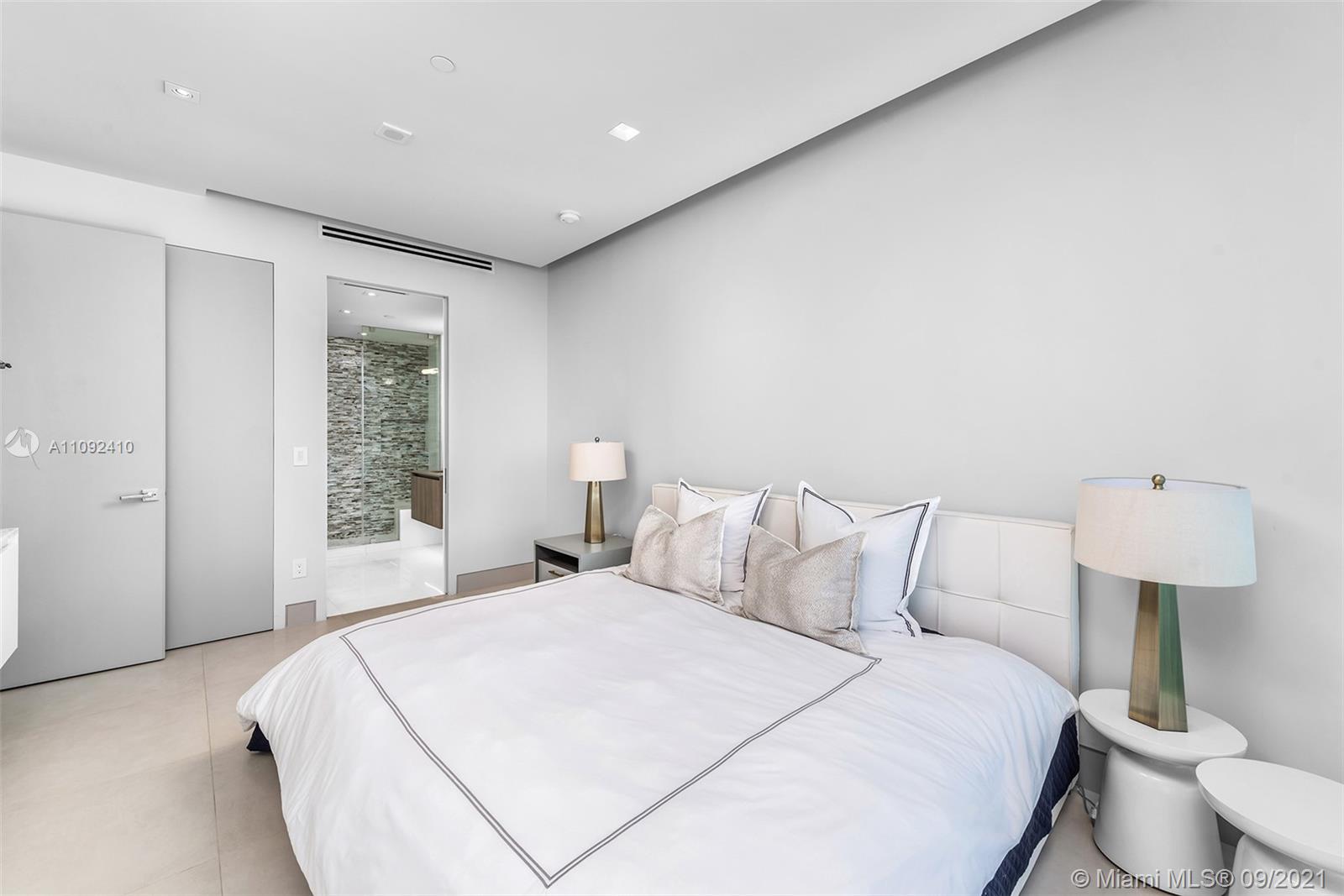 CONTINUUM ON SOUTH BEACH - Residential