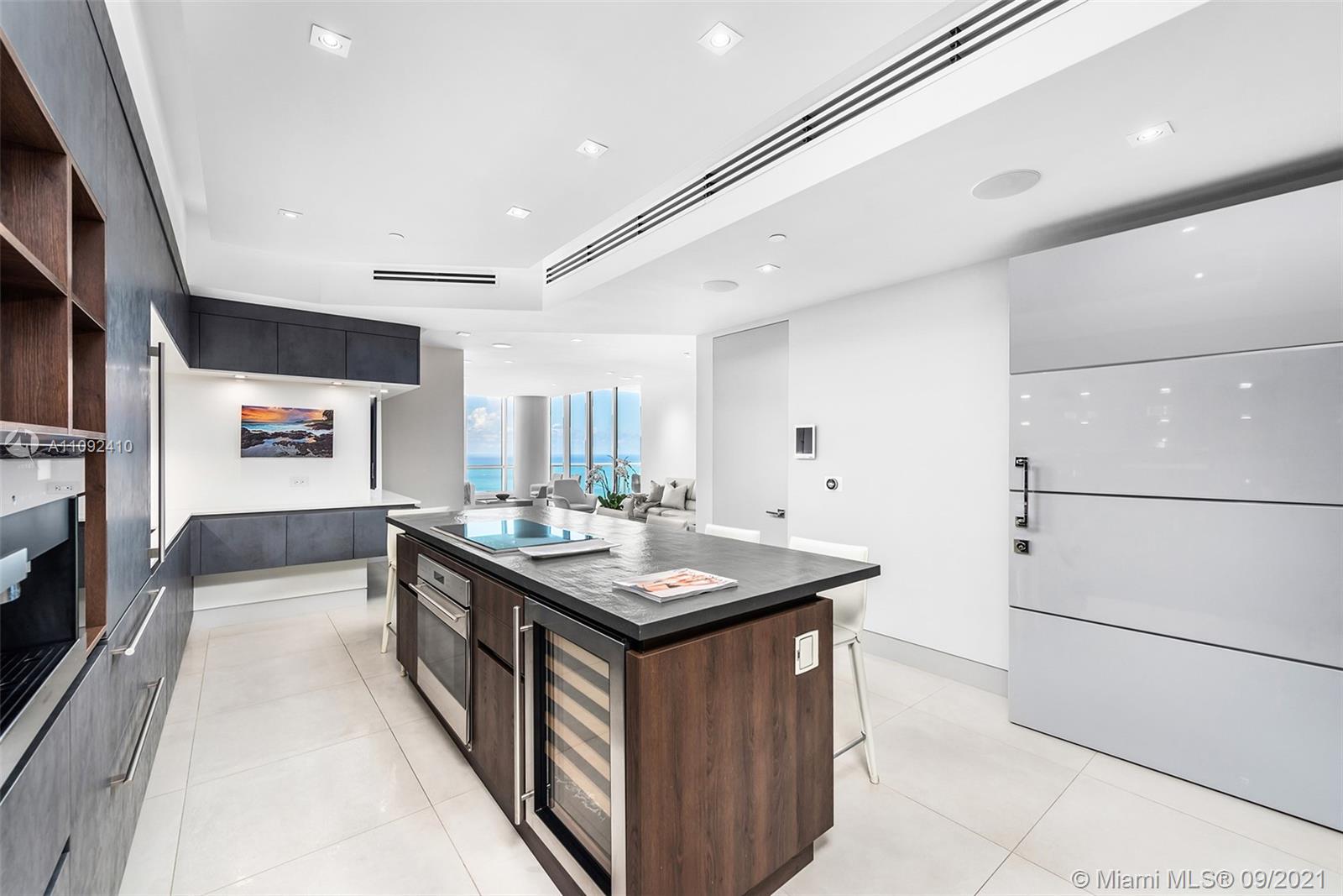 CONTINUUM ON SOUTH BEACH - Residential