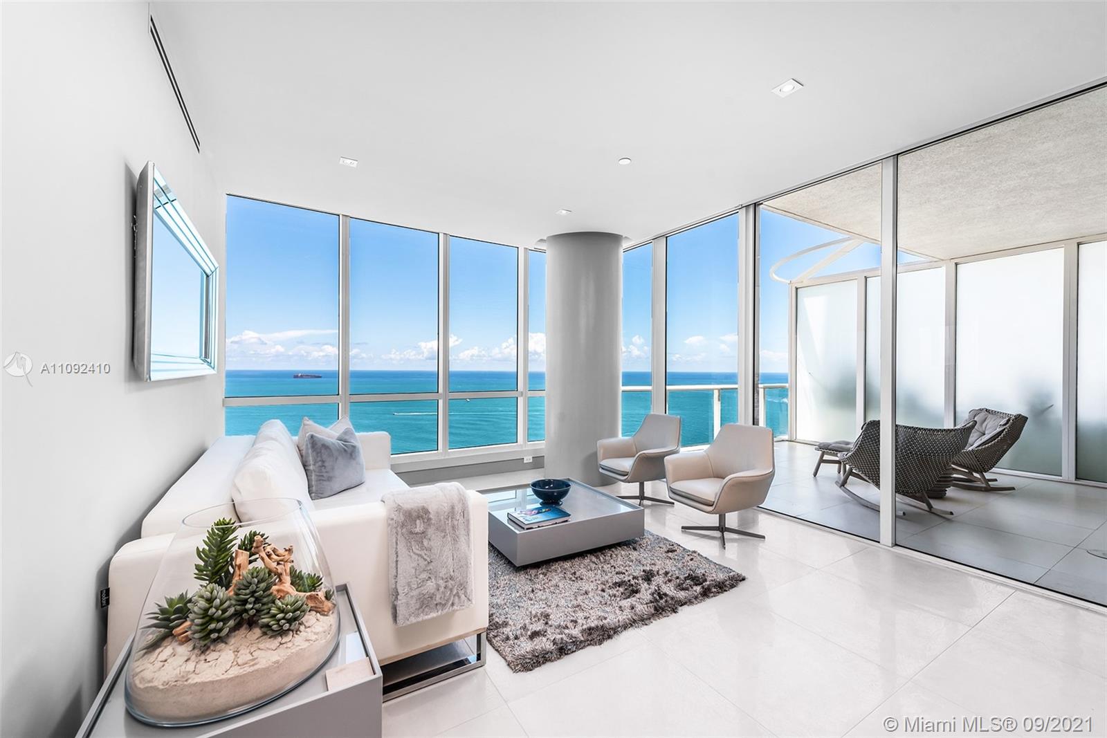 CONTINUUM ON SOUTH BEACH - Residential