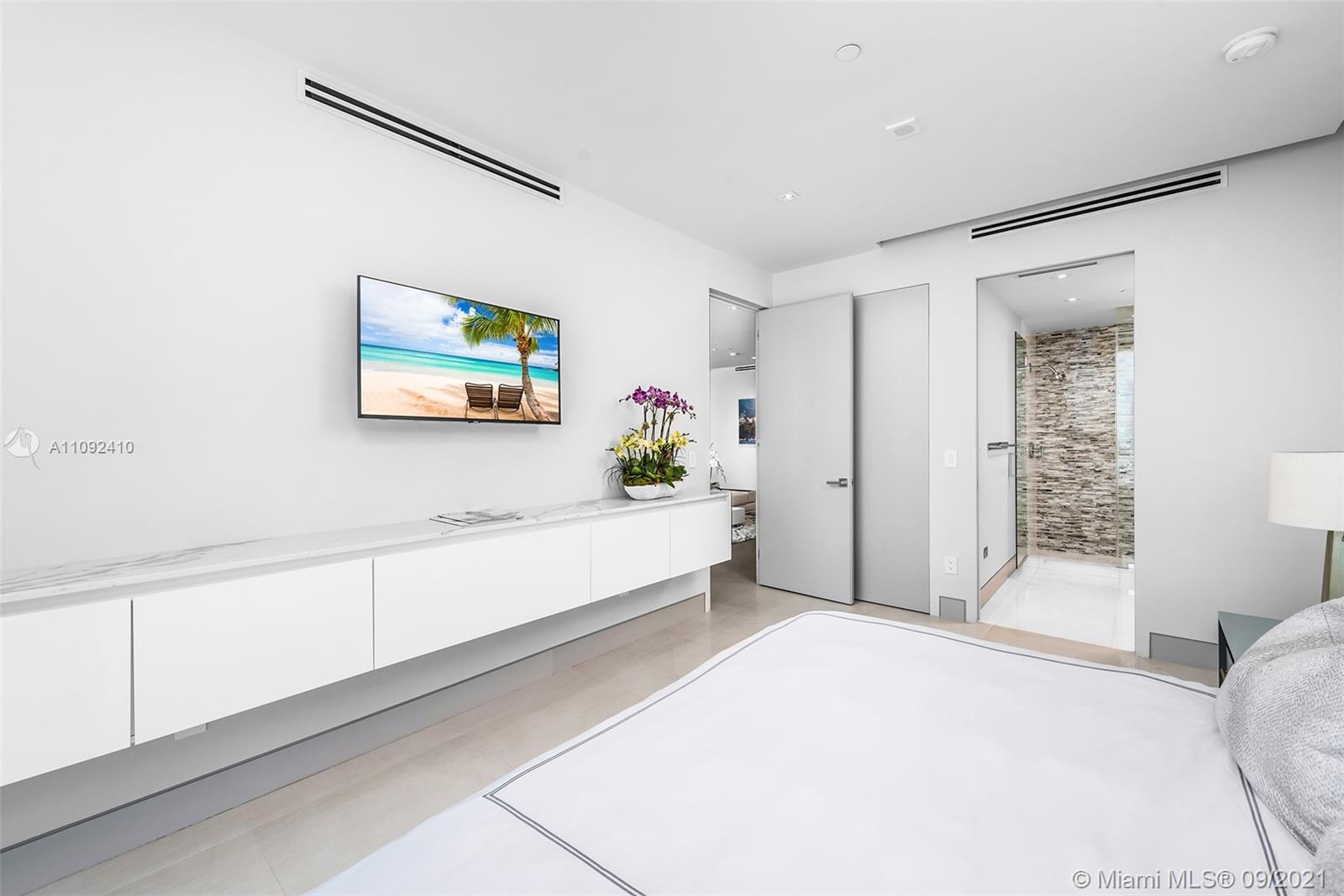 CONTINUUM ON SOUTH BEACH - Residential