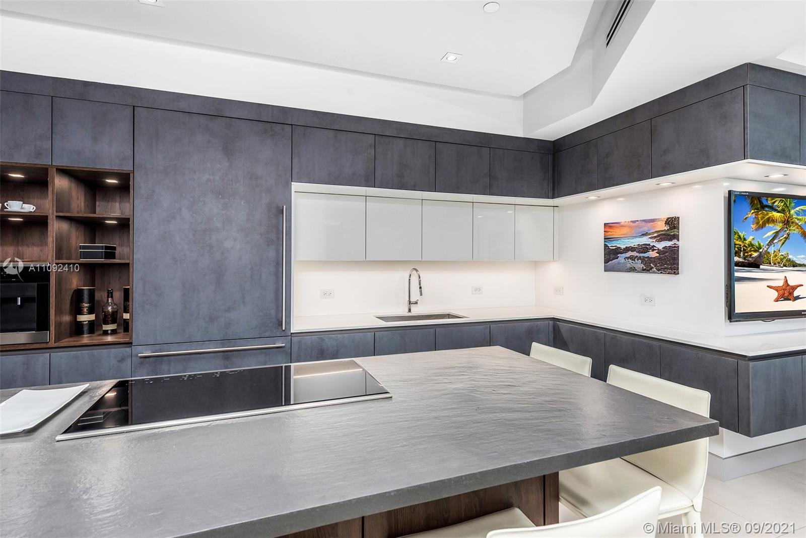 CONTINUUM ON SOUTH BEACH - Residential