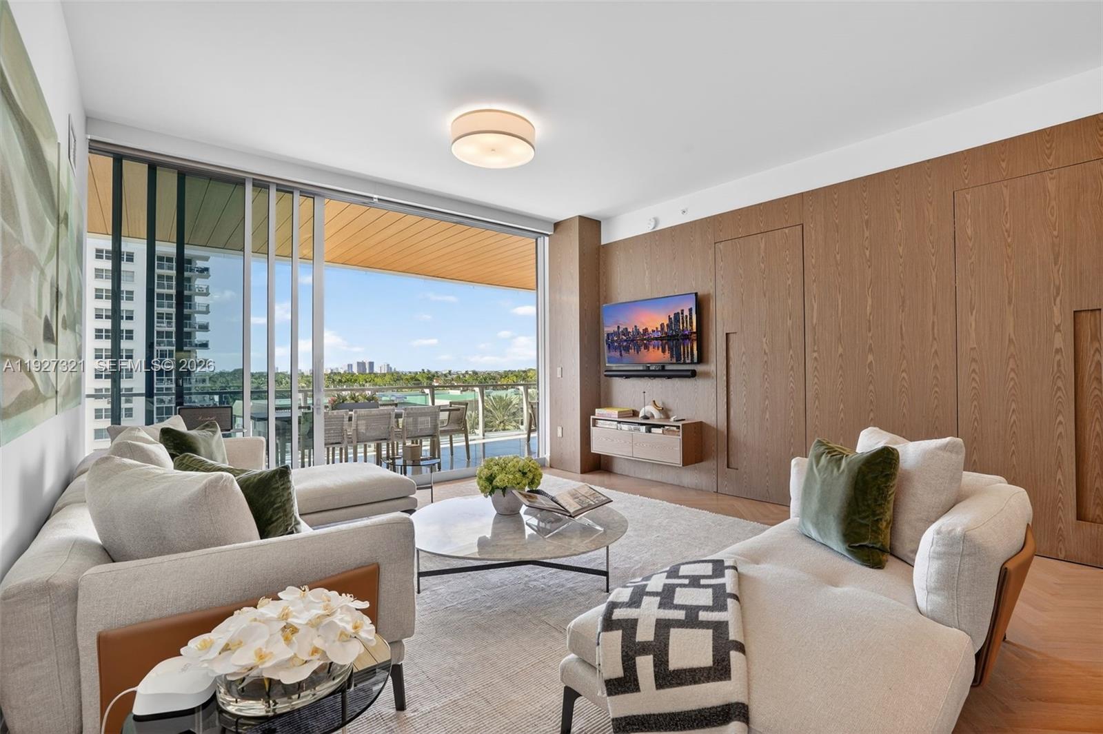 5775 Collins Ave 605