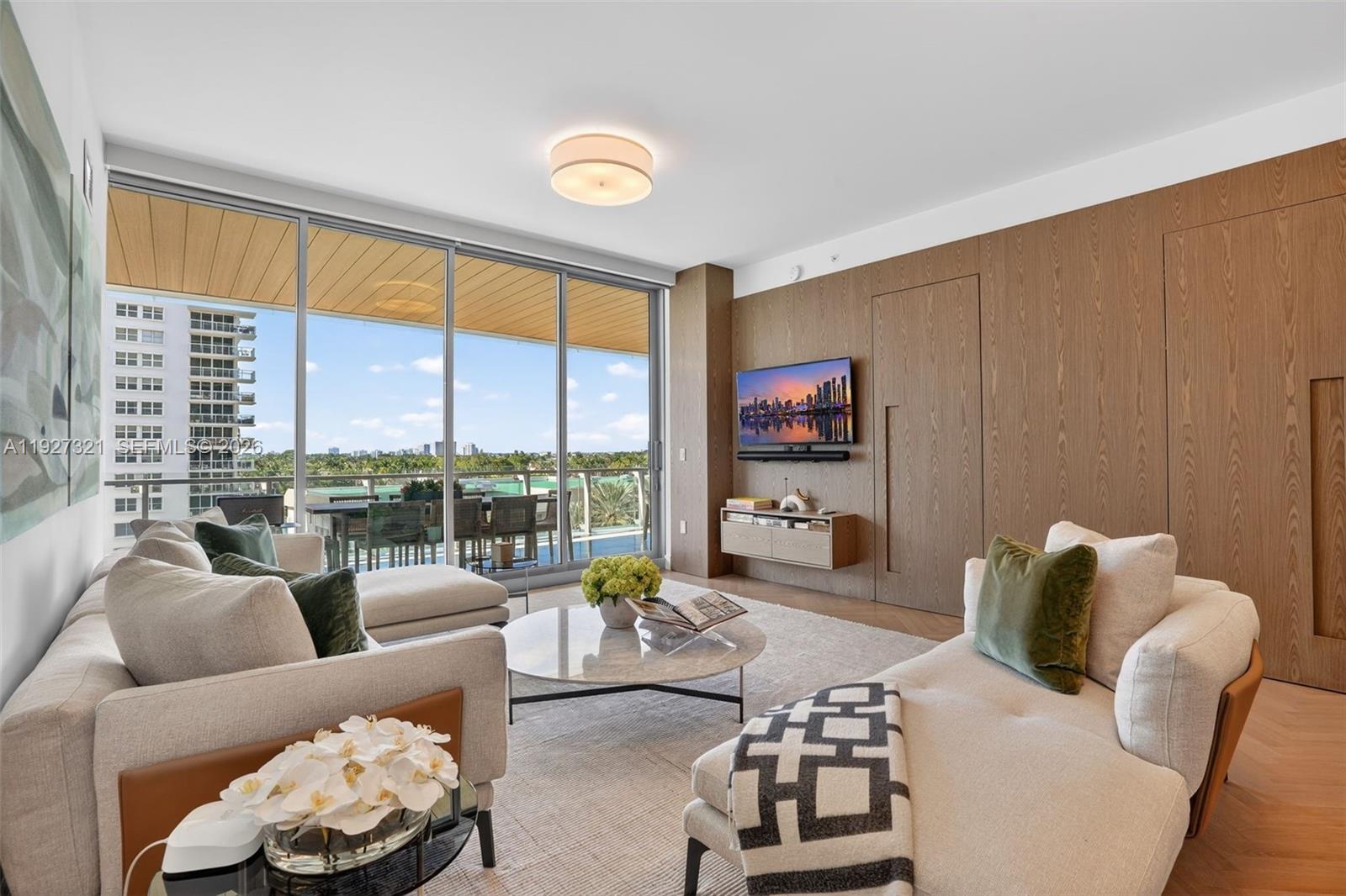 5775 Collins Ave 605