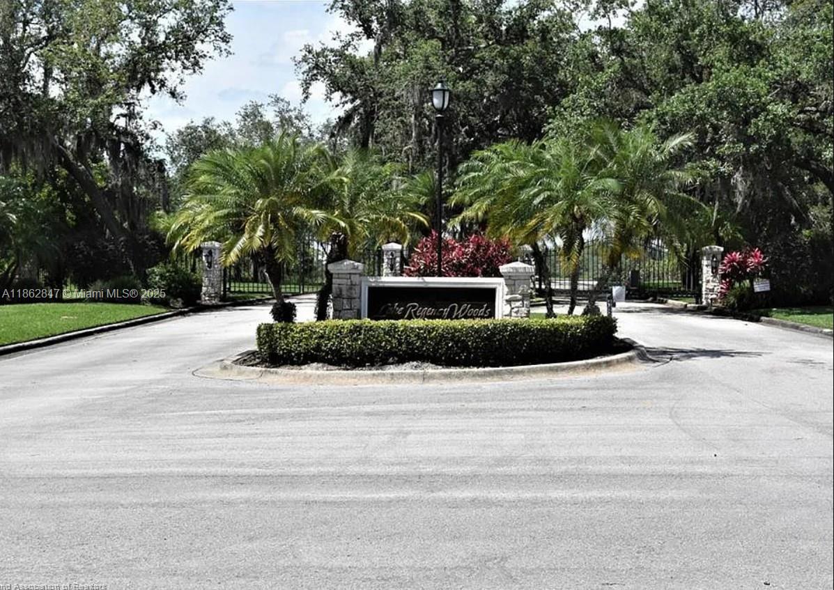 5052 LAKE REGENCY DR