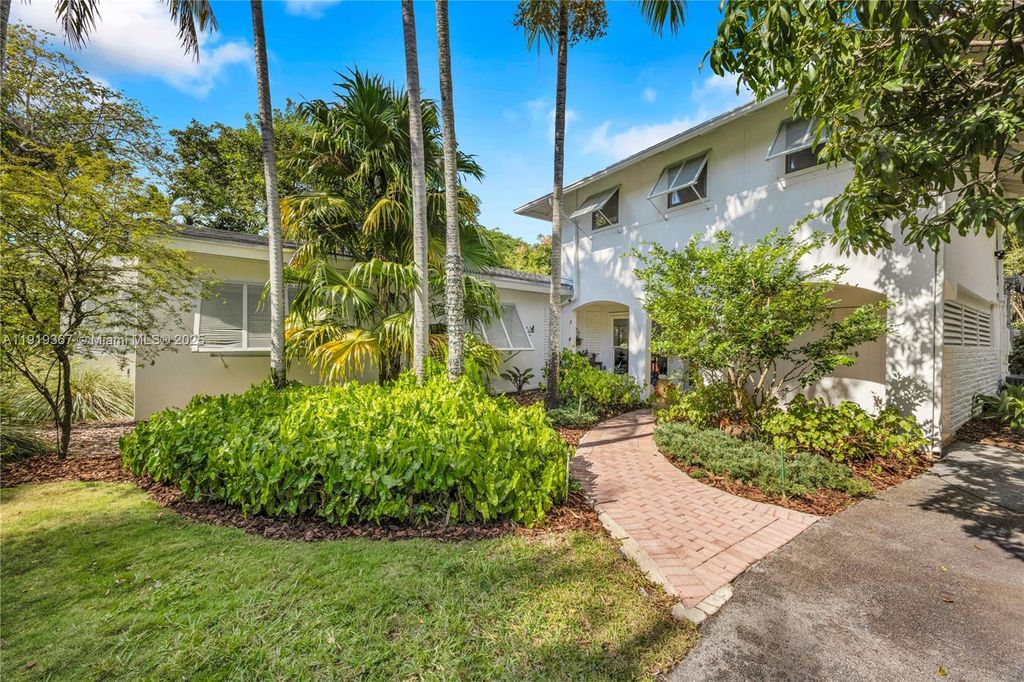 Photo of 6301 Coral Lake Dr, Miami, FL 33155 (MLS # A11919367)