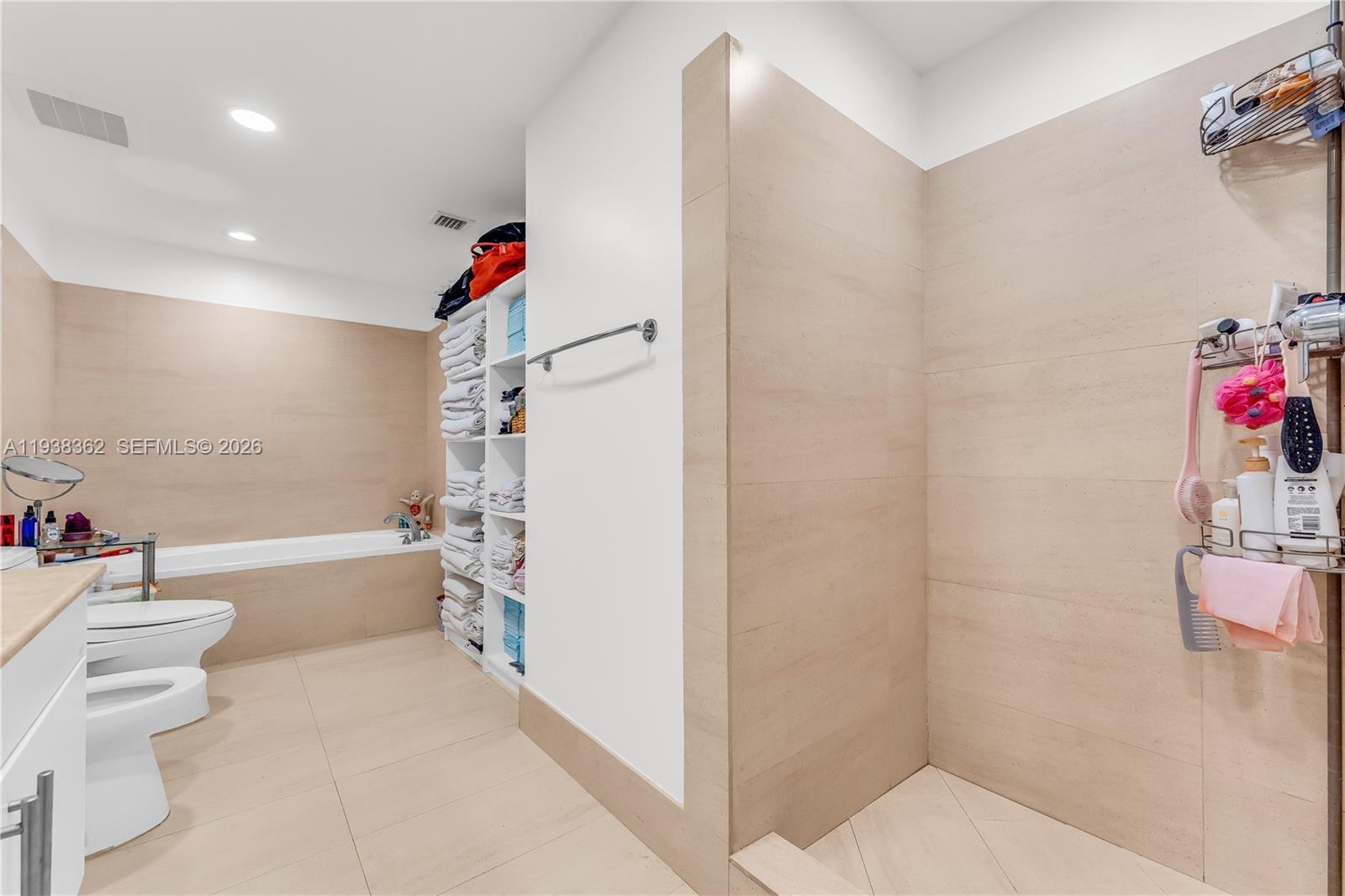 BLUE BAY TOWER CONDO - Residential