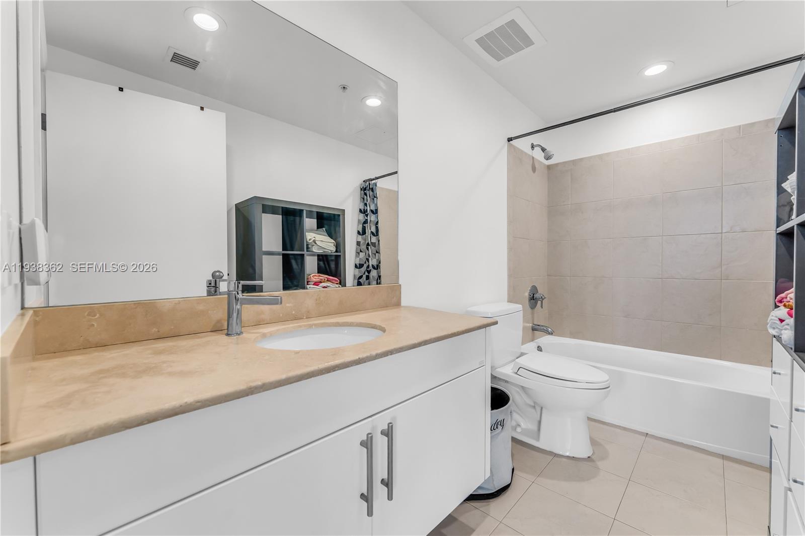 BLUE BAY TOWER CONDO - Residential