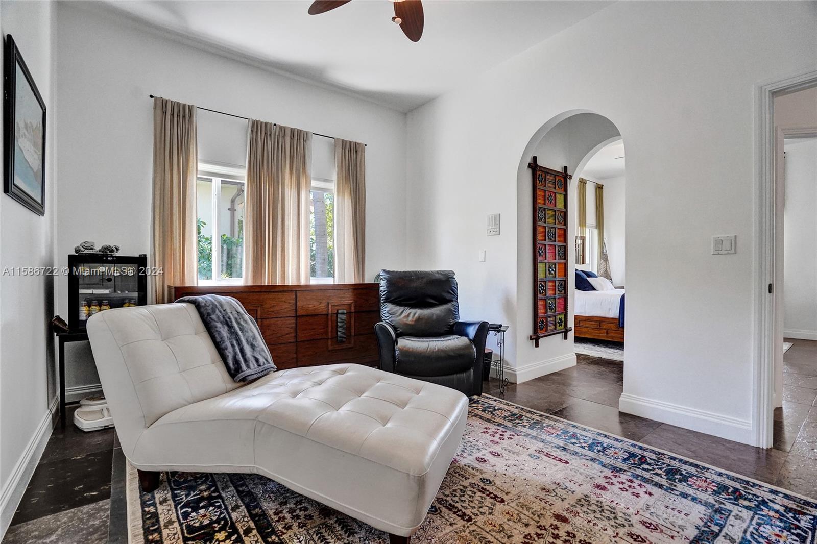 HOLLYWOOD LAKES SECTION - Residential