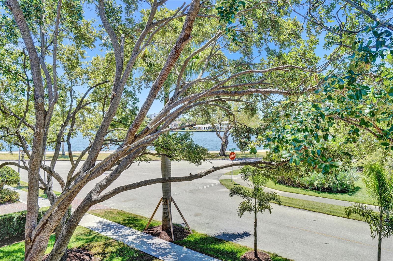 HOLLYWOOD LAKES SECTION - Residential