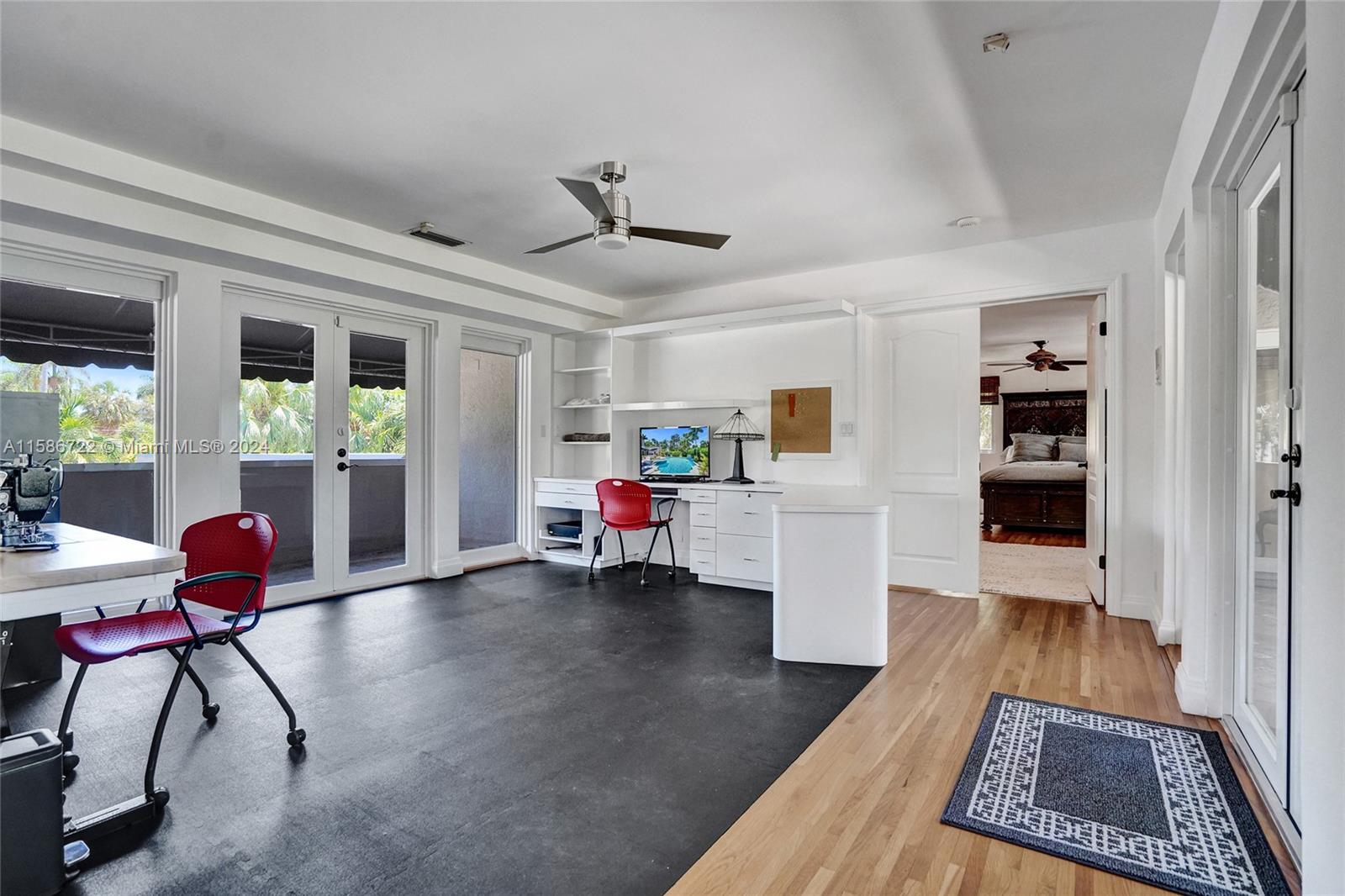 HOLLYWOOD LAKES SECTION - Residential