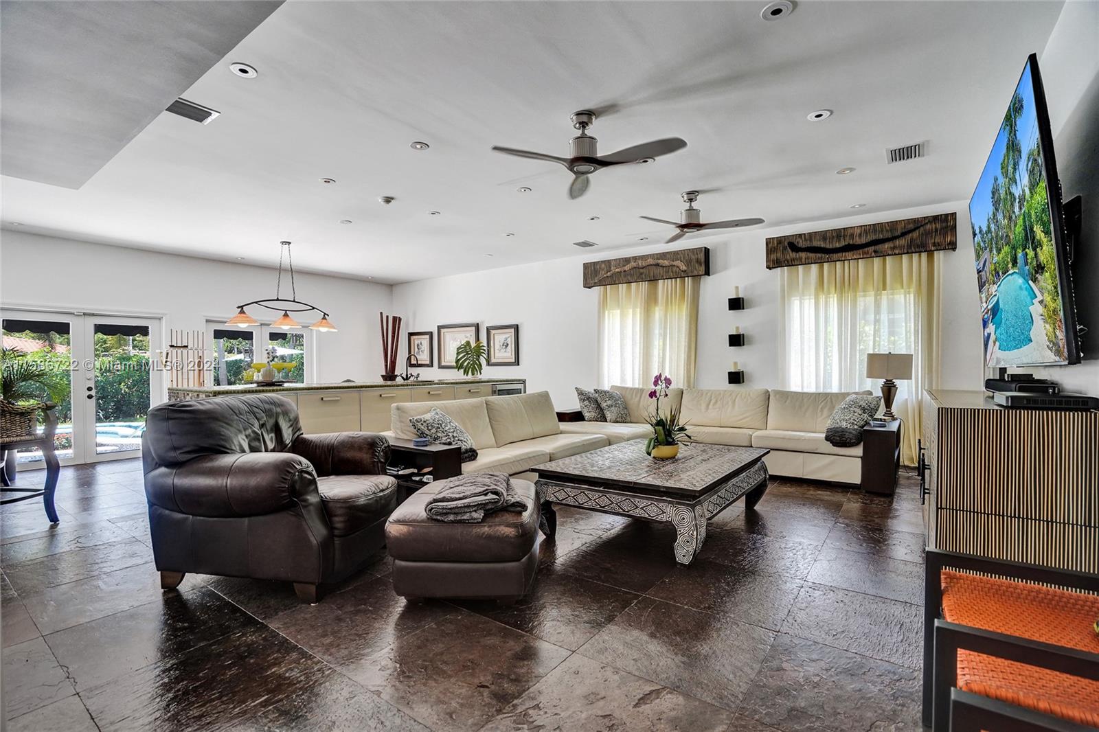 HOLLYWOOD LAKES SECTION - Residential