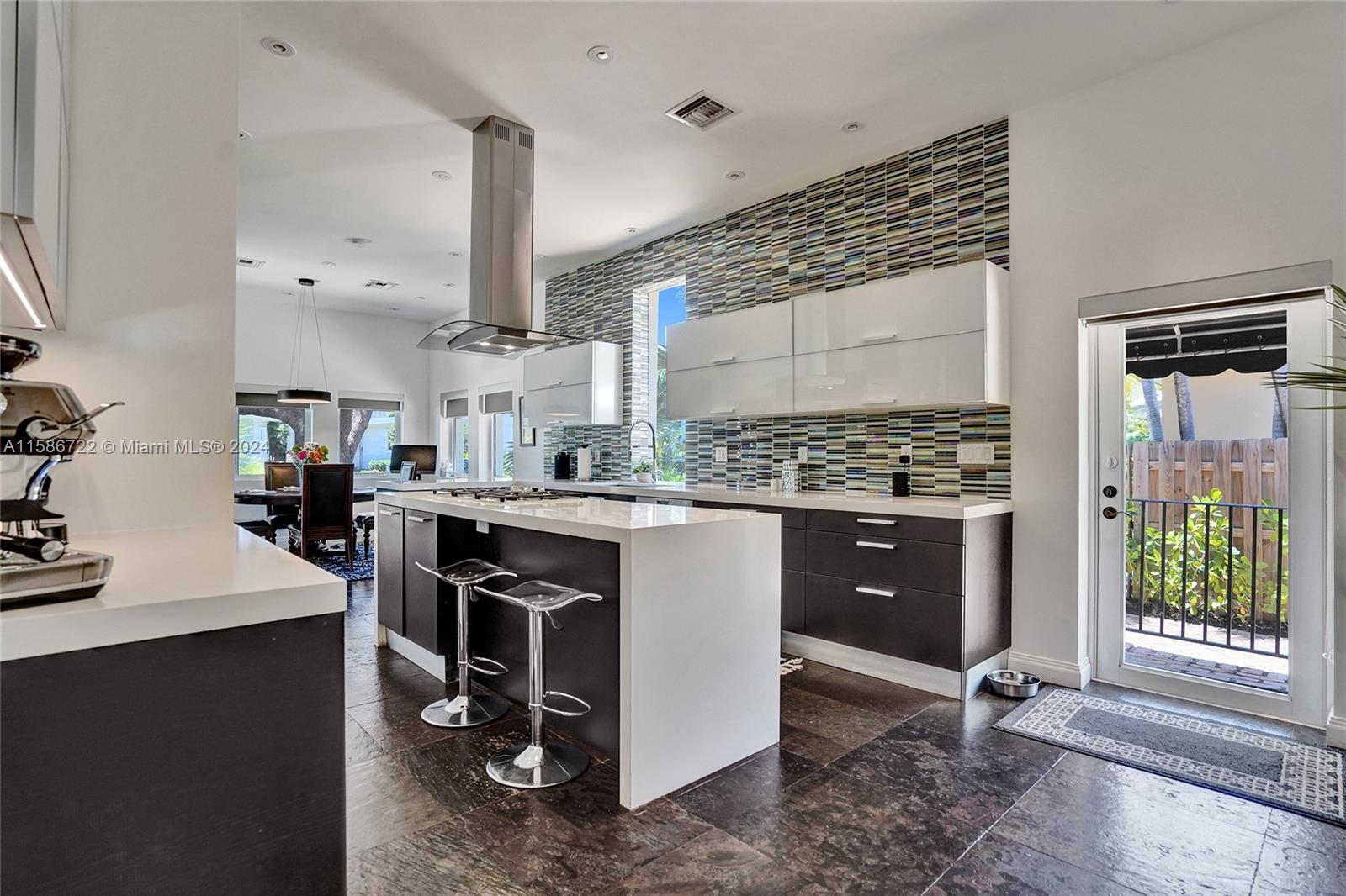 HOLLYWOOD LAKES SECTION - Residential