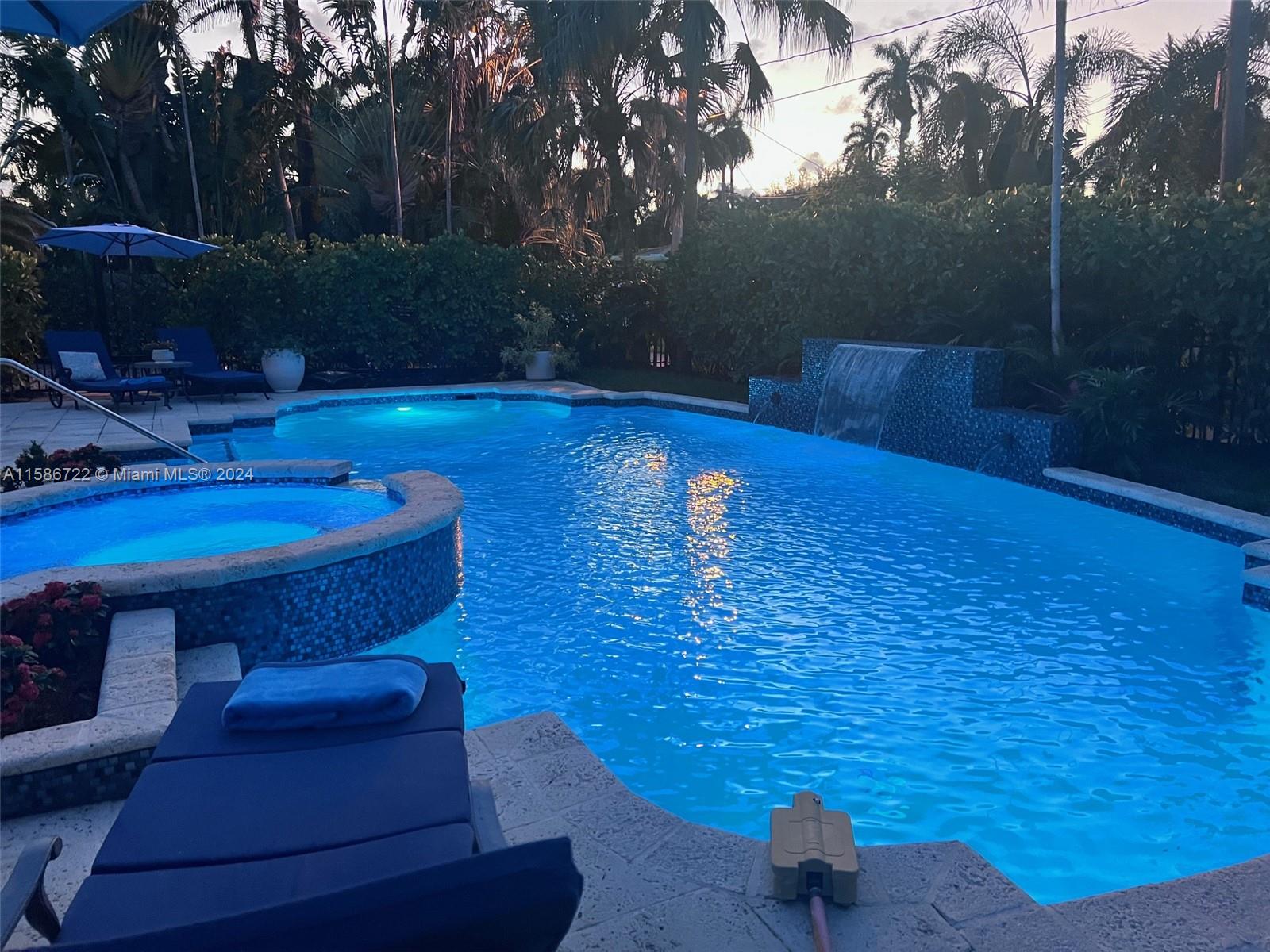 HOLLYWOOD LAKES SECTION - Residential