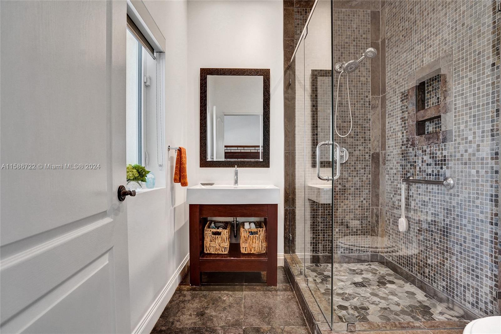 HOLLYWOOD LAKES SECTION - Residential