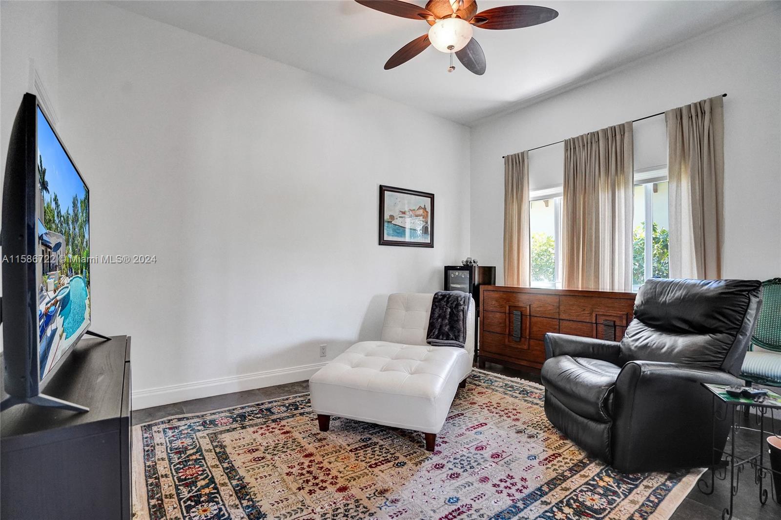 HOLLYWOOD LAKES SECTION - Residential