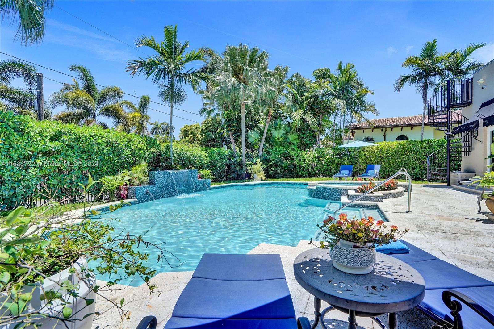 HOLLYWOOD LAKES SECTION - Residential