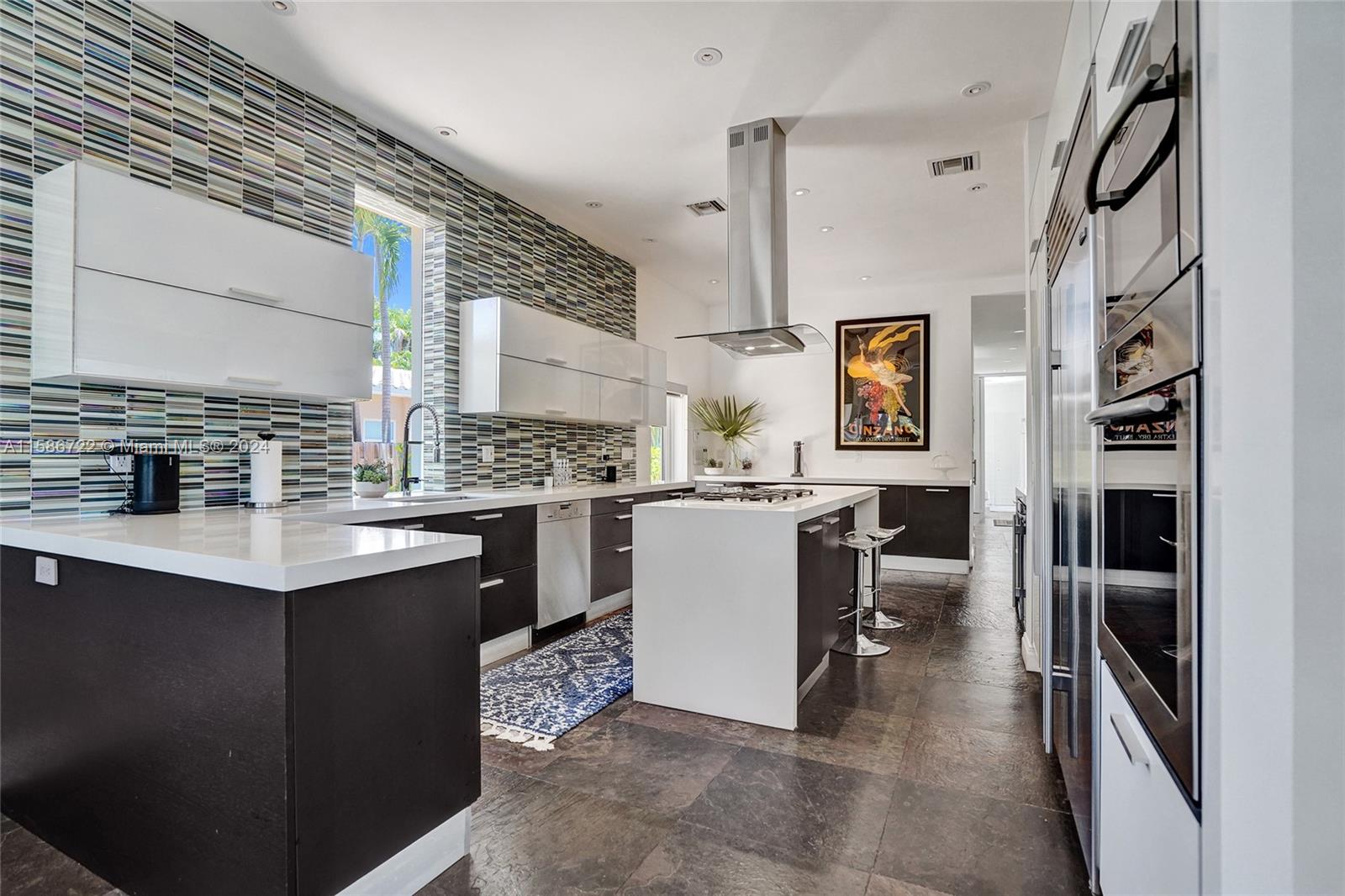 HOLLYWOOD LAKES SECTION - Residential