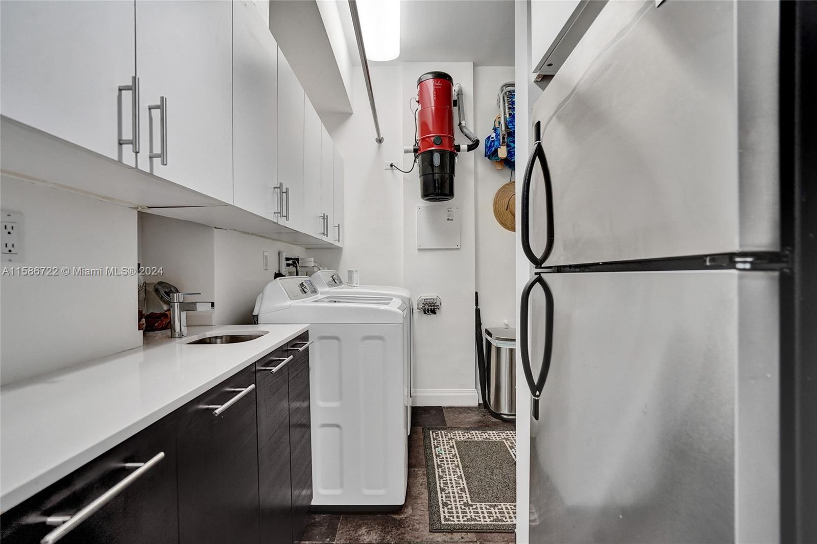 HOLLYWOOD LAKES SECTION - Residential