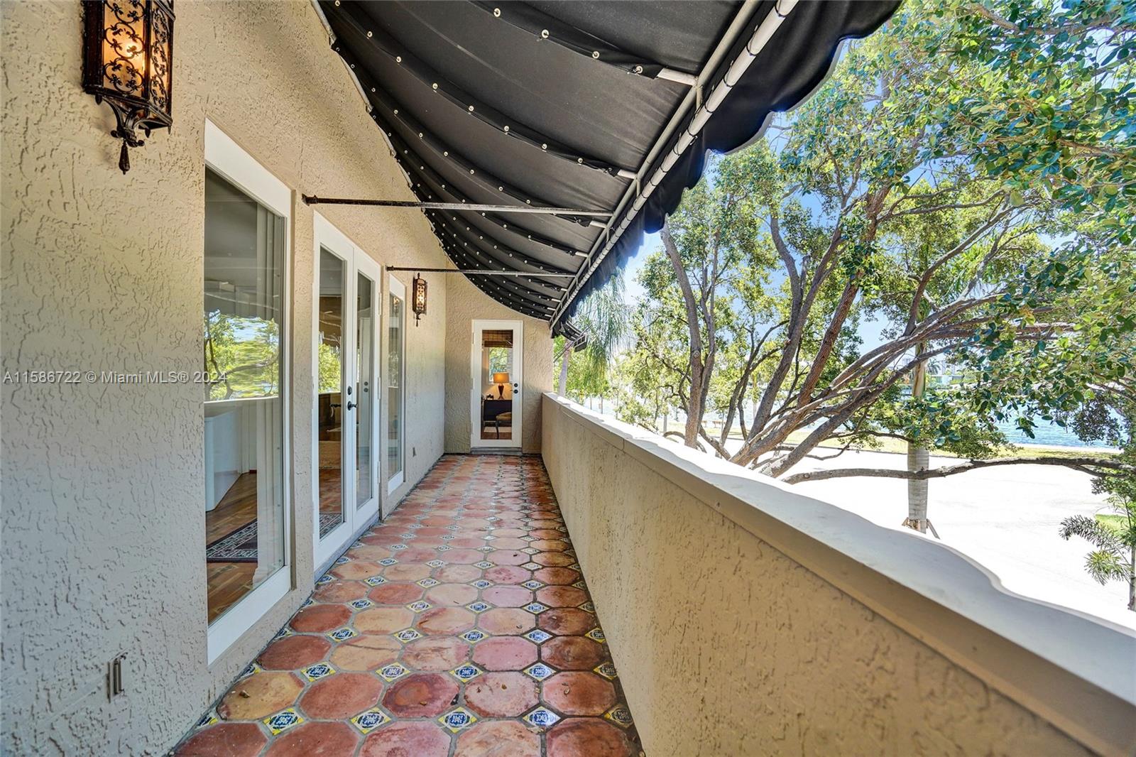 HOLLYWOOD LAKES SECTION - Residential