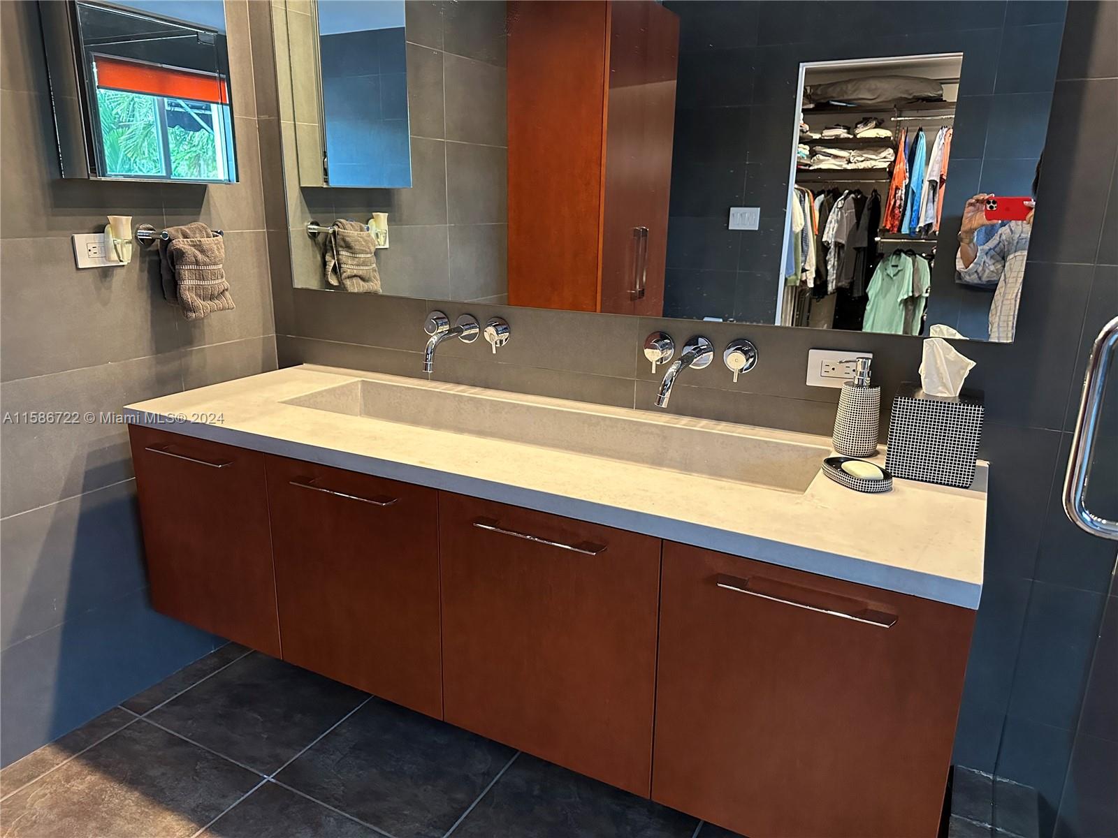 HOLLYWOOD LAKES SECTION - Residential