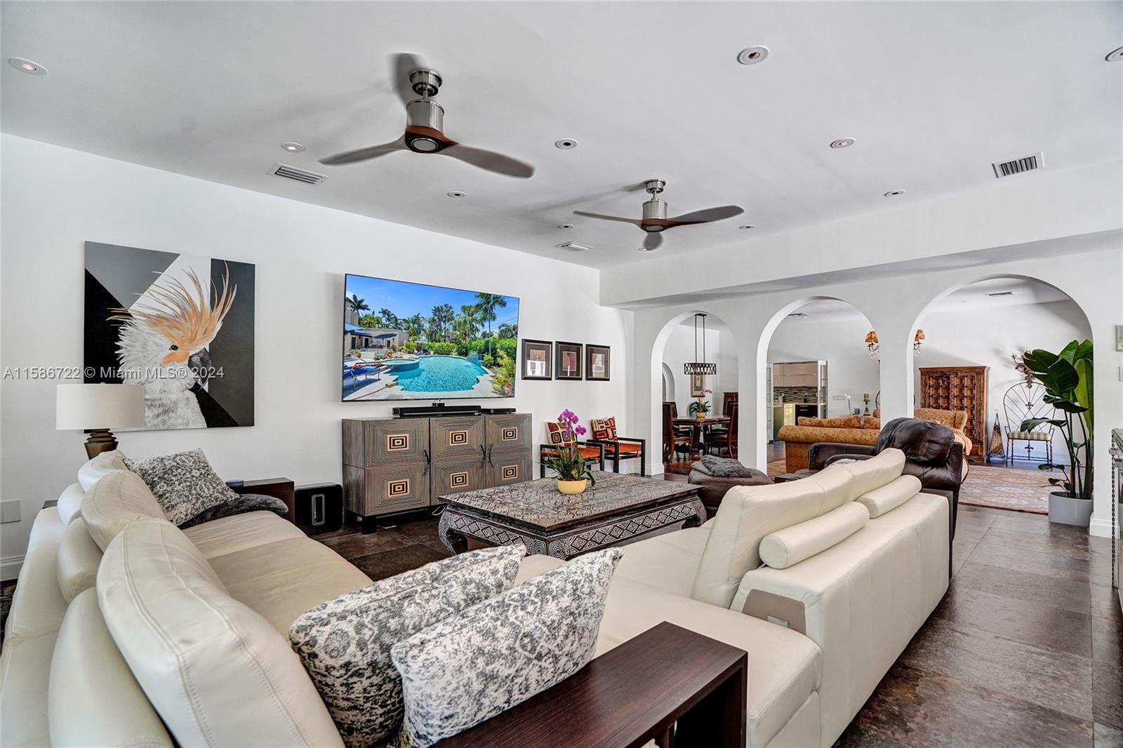 HOLLYWOOD LAKES SECTION - Residential