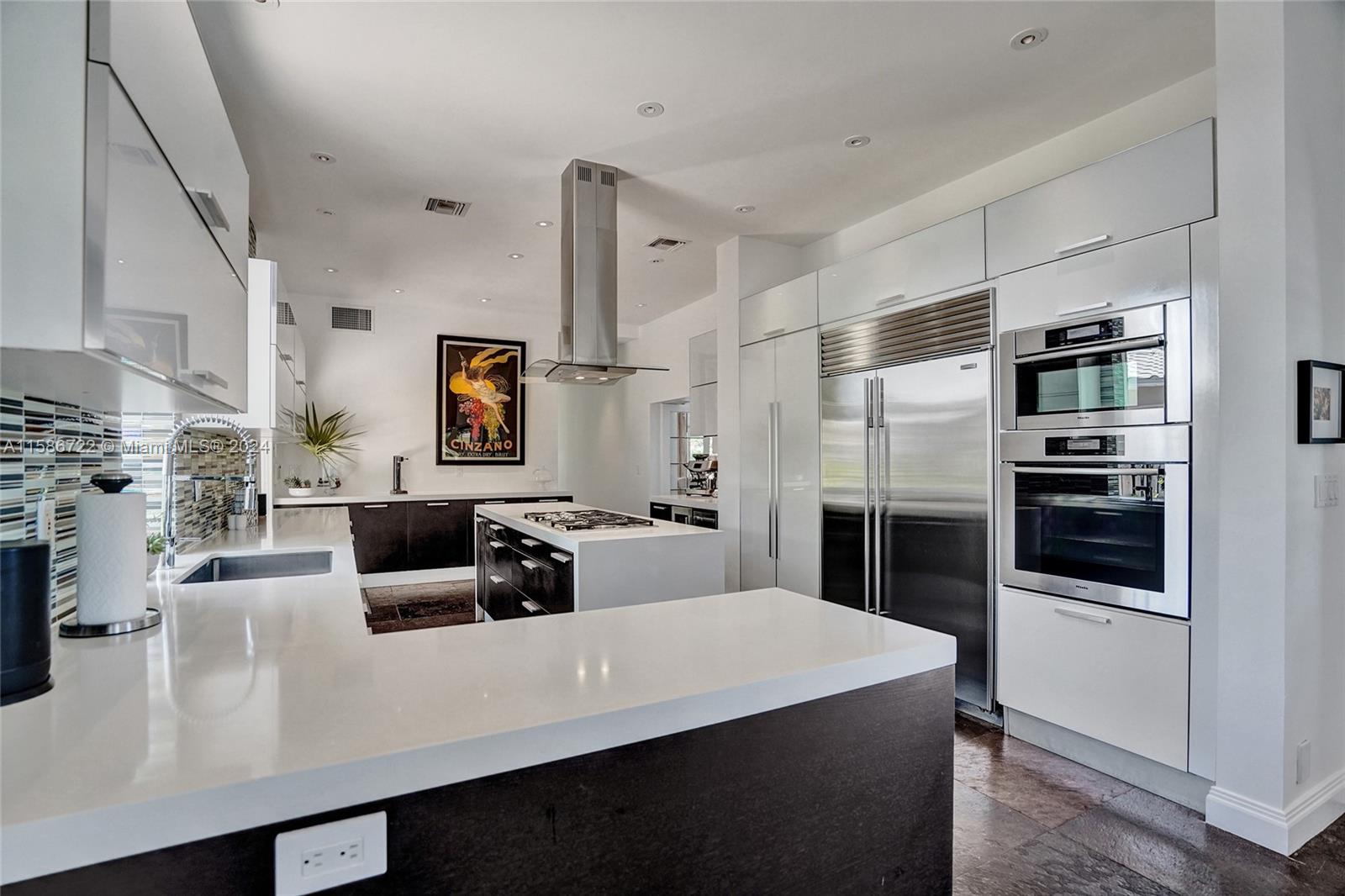 HOLLYWOOD LAKES SECTION - Residential