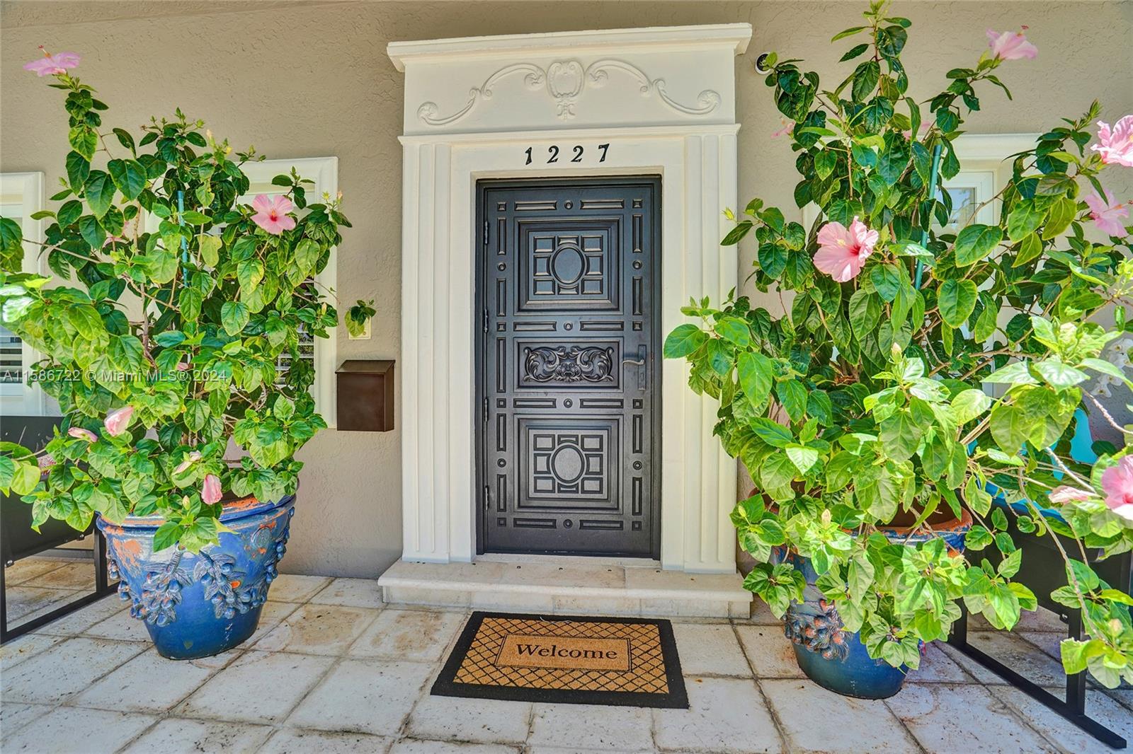 HOLLYWOOD LAKES SECTION - Residential