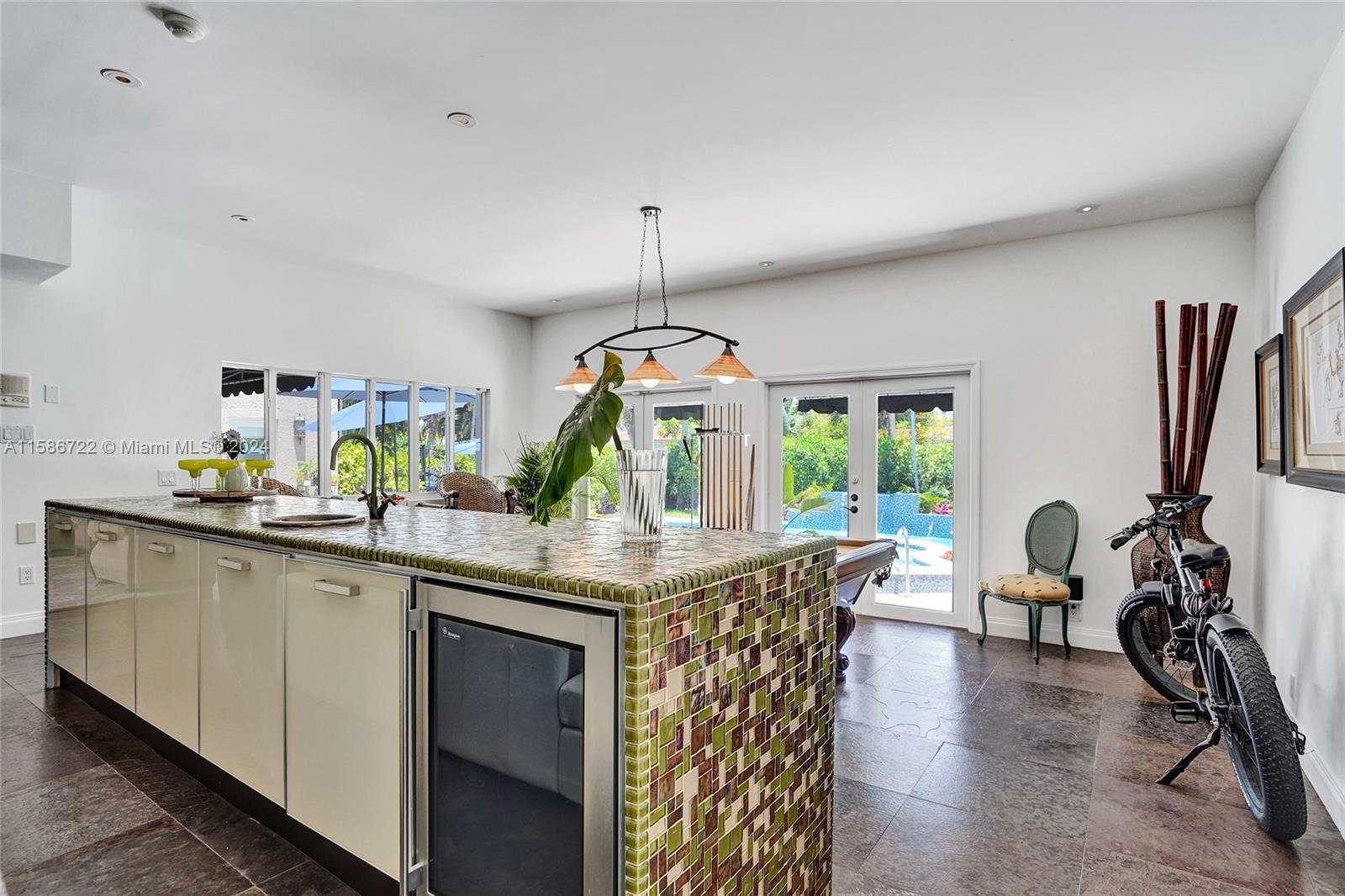 HOLLYWOOD LAKES SECTION - Residential