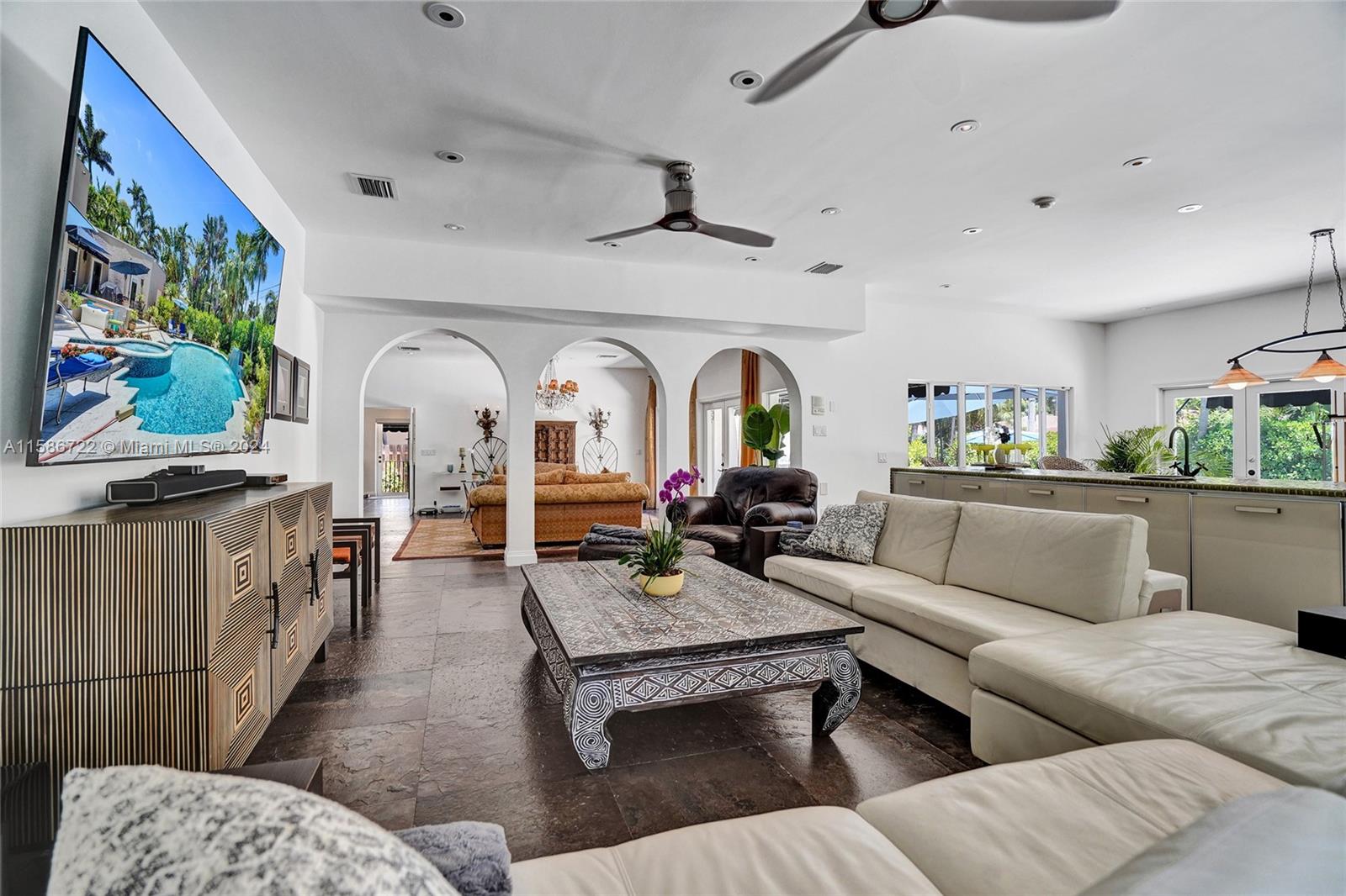 HOLLYWOOD LAKES SECTION - Residential