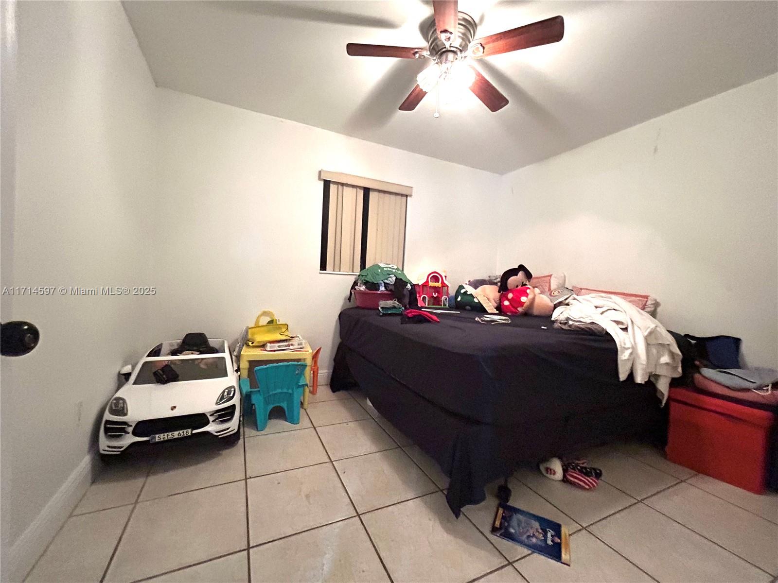 WHISPERING PALMS 5 - Residential