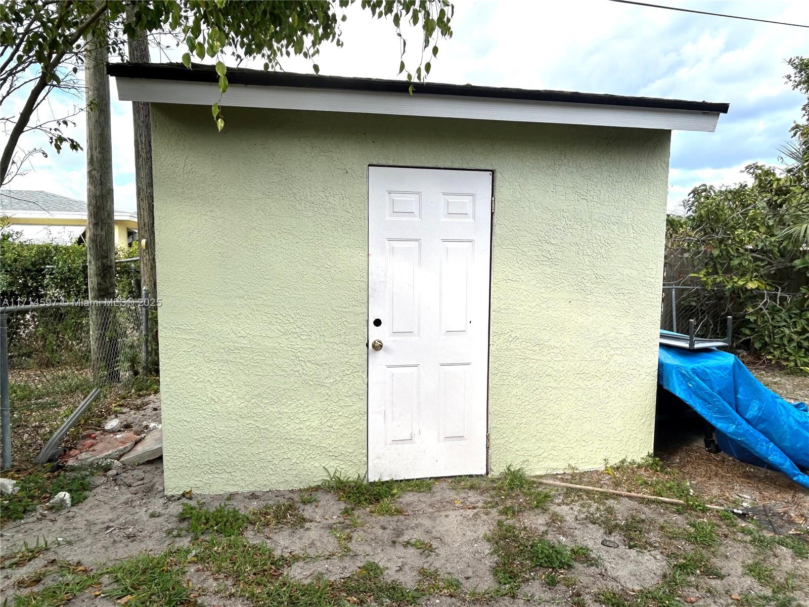 WHISPERING PALMS 5 - Residential