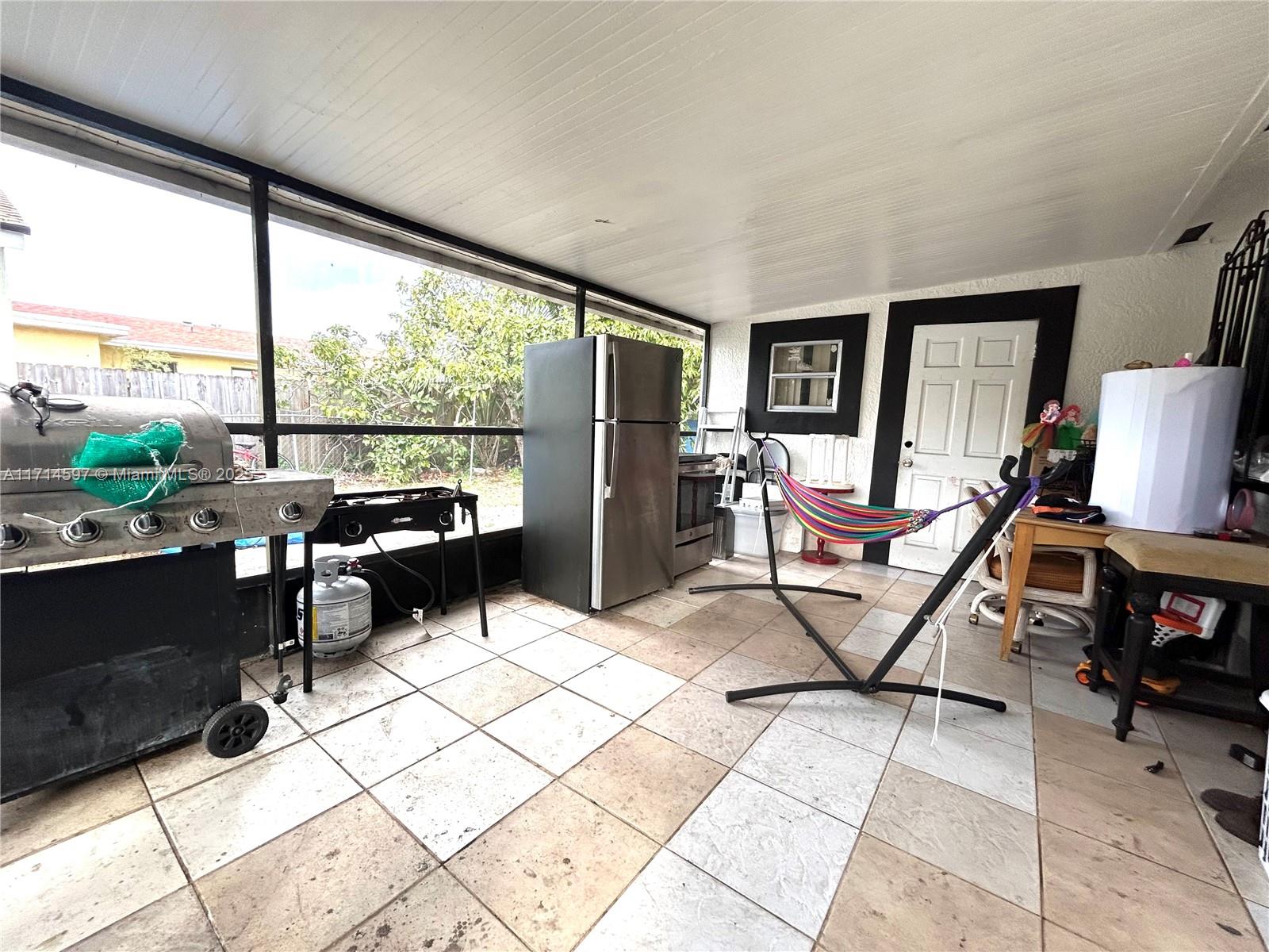 WHISPERING PALMS 5 - Residential