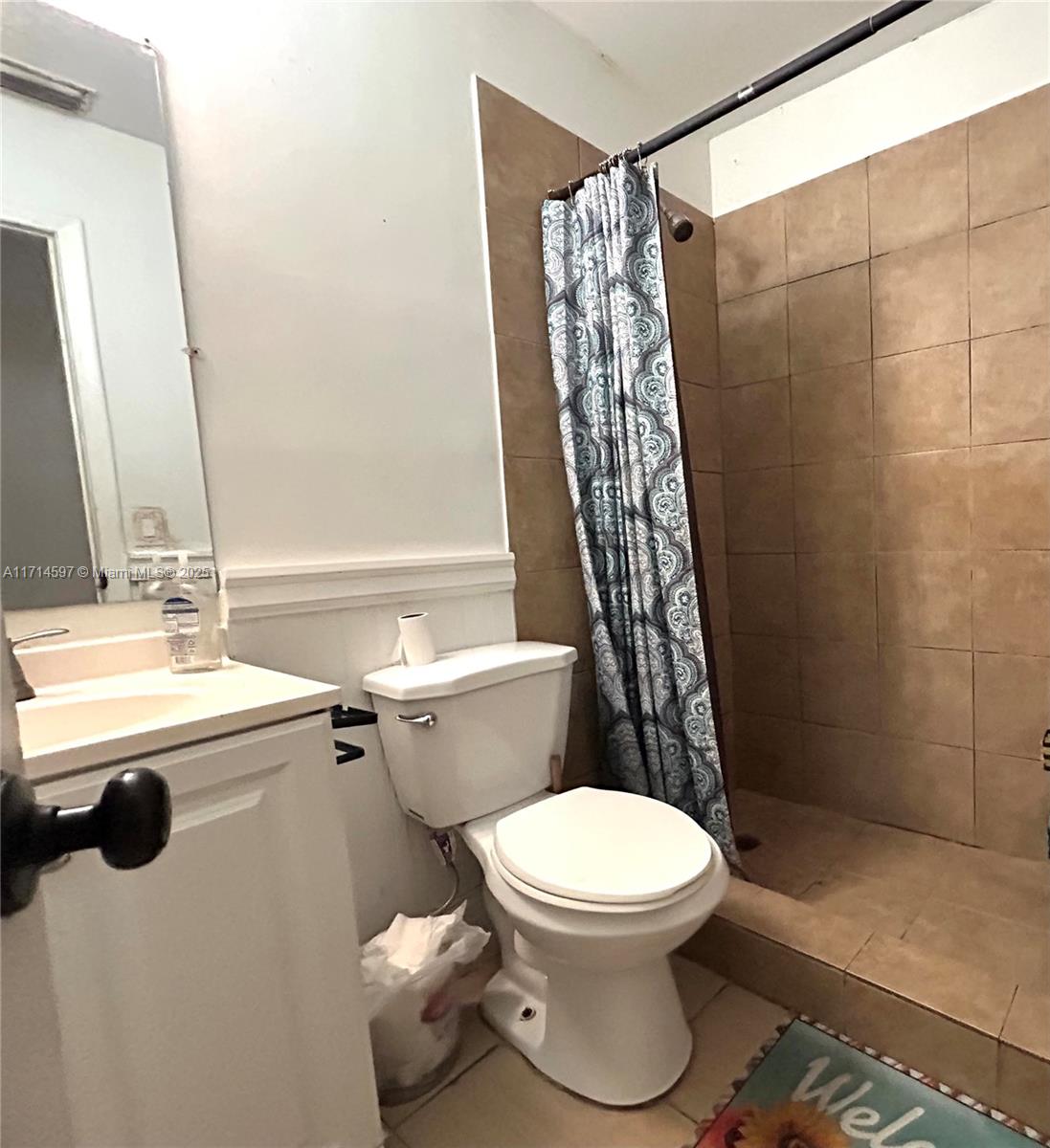 WHISPERING PALMS 5 - Residential