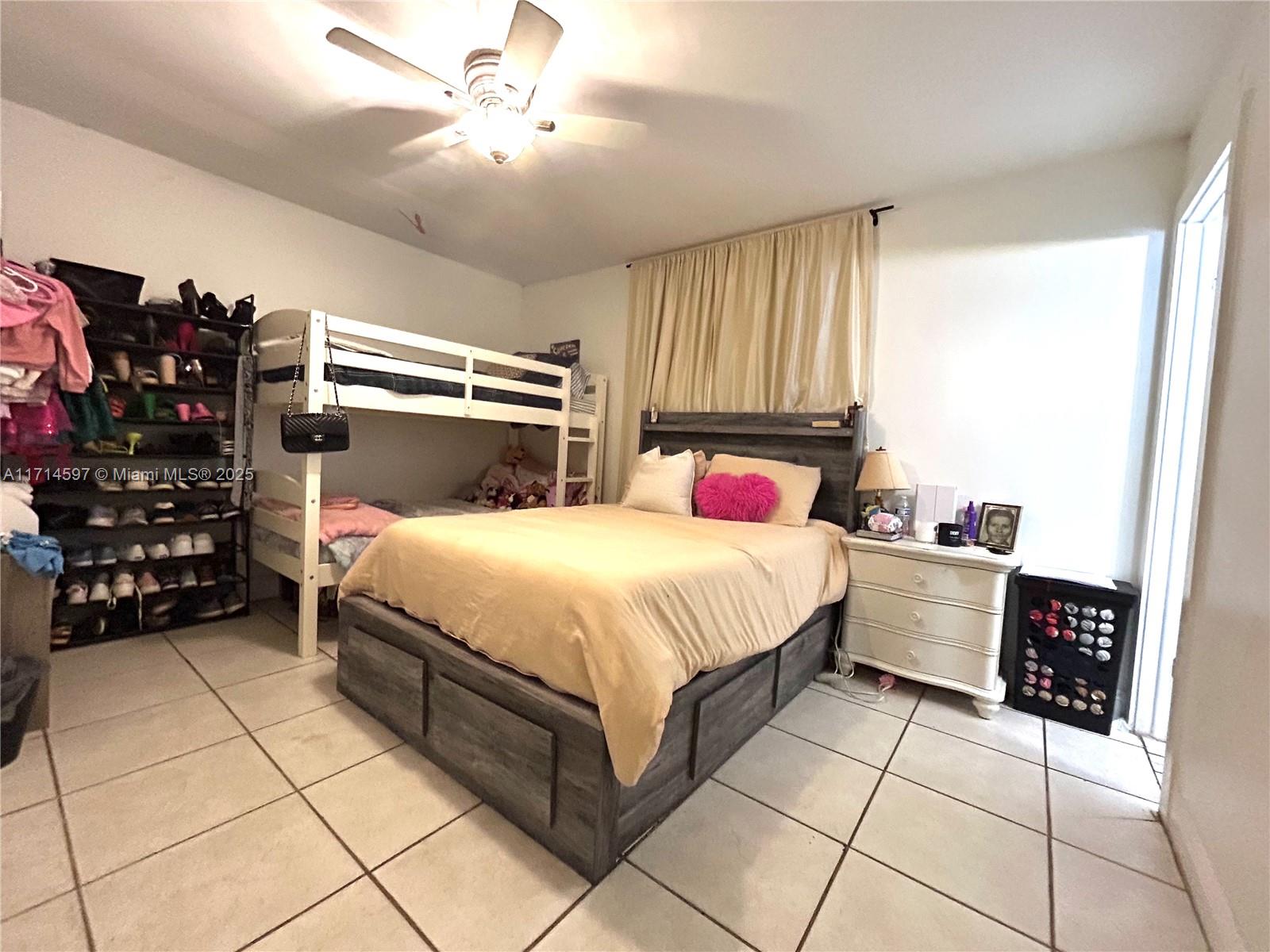 WHISPERING PALMS 5 - Residential