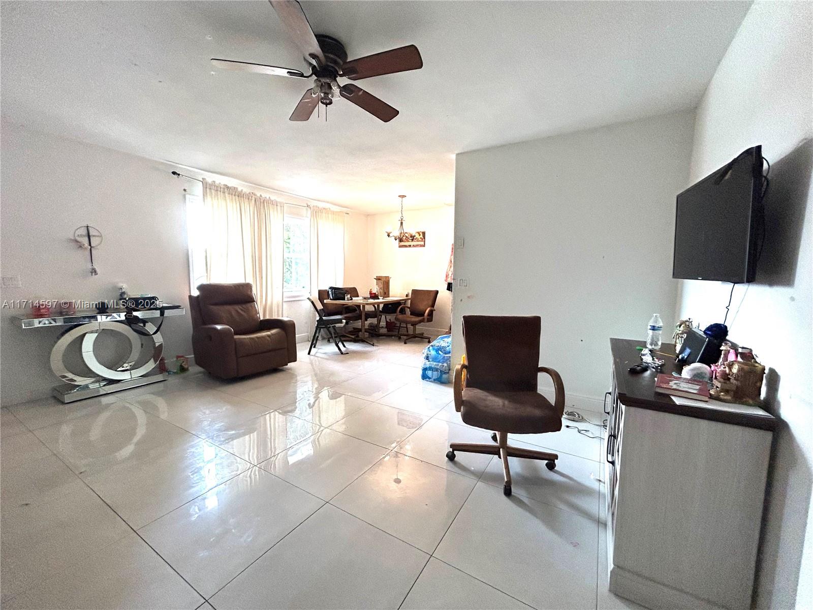 WHISPERING PALMS 5 - Residential