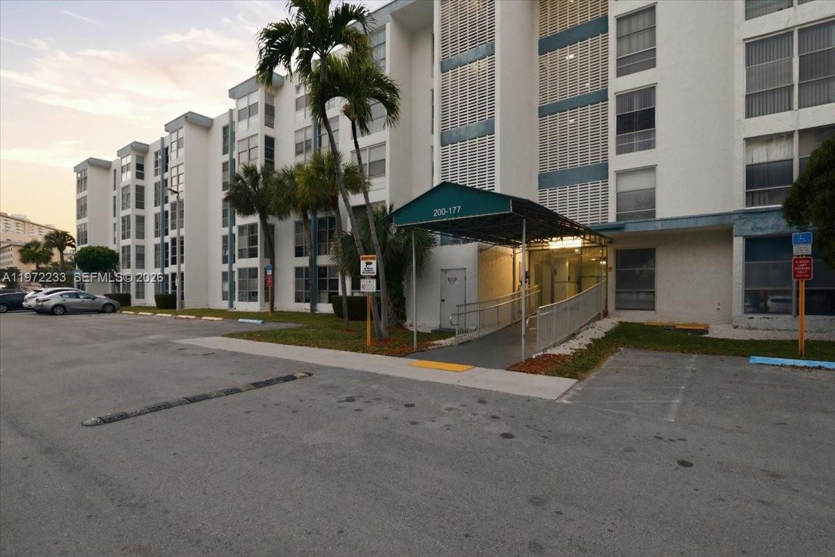 AVILA CONDO - Residential