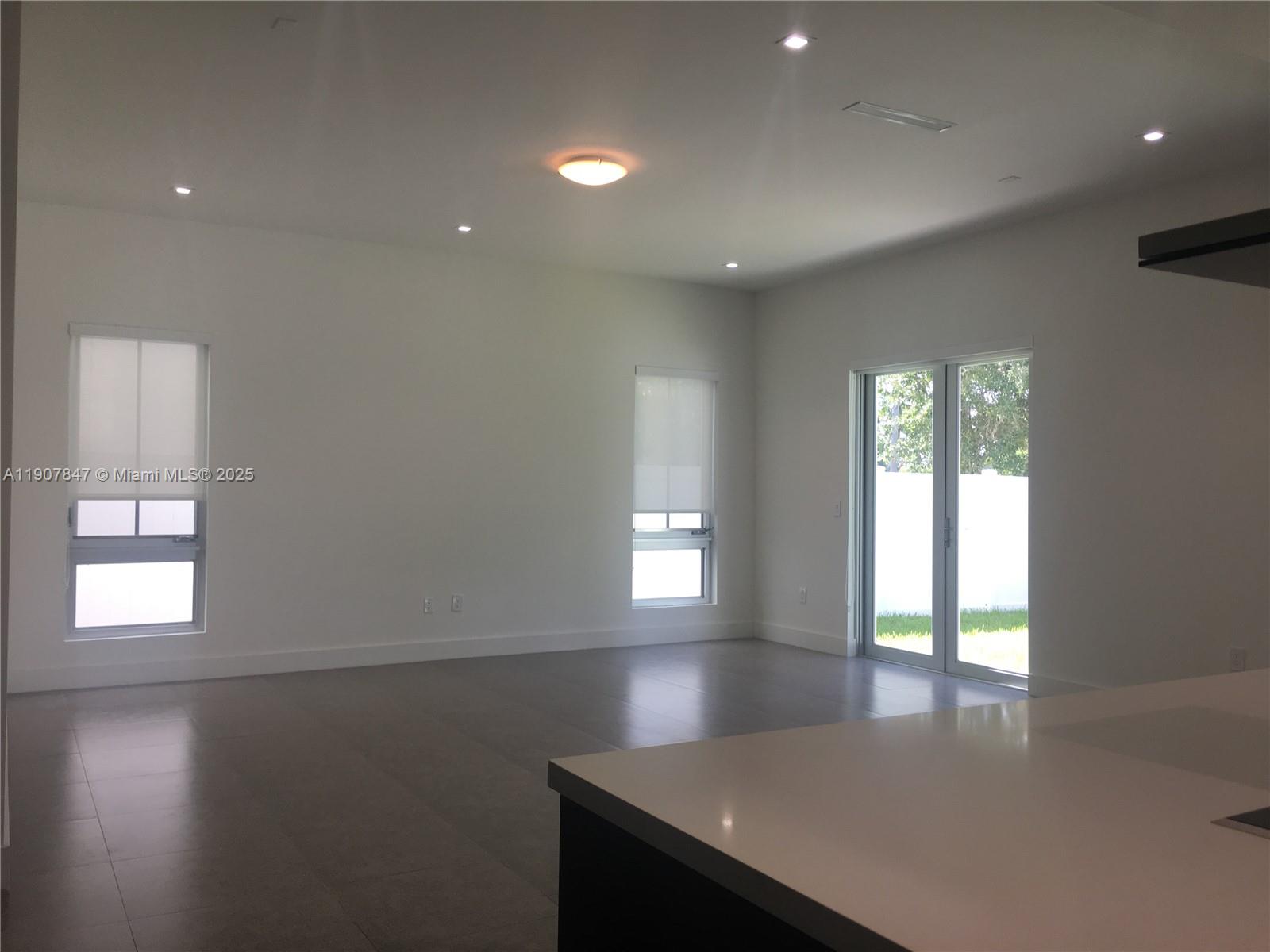 OASIS PARK SQUARE AT DORA - Residential Lease