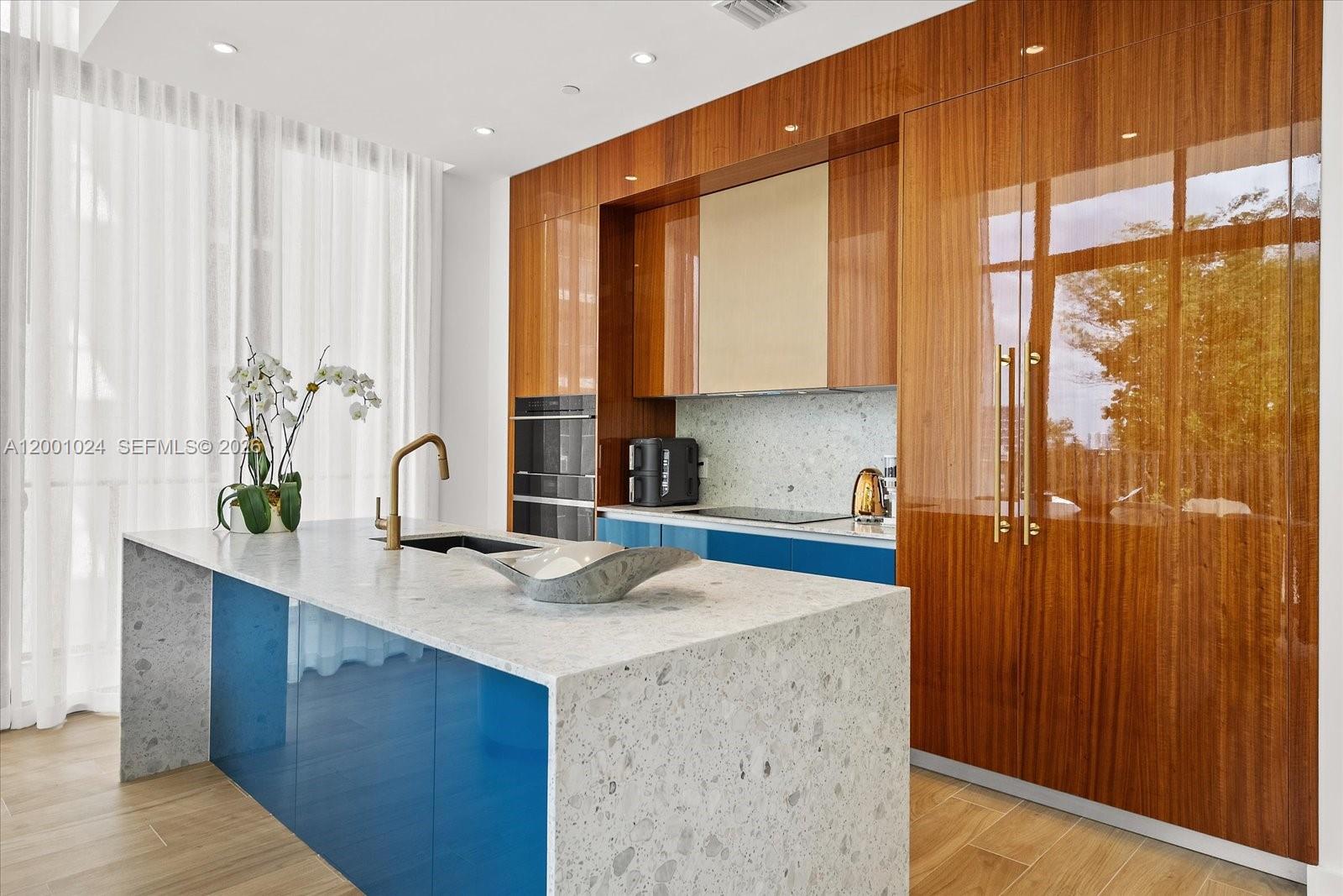 2655 S BAYSHORE DR 812