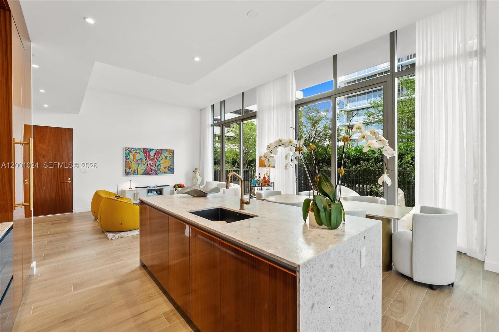 2655 S BAYSHORE DR 812