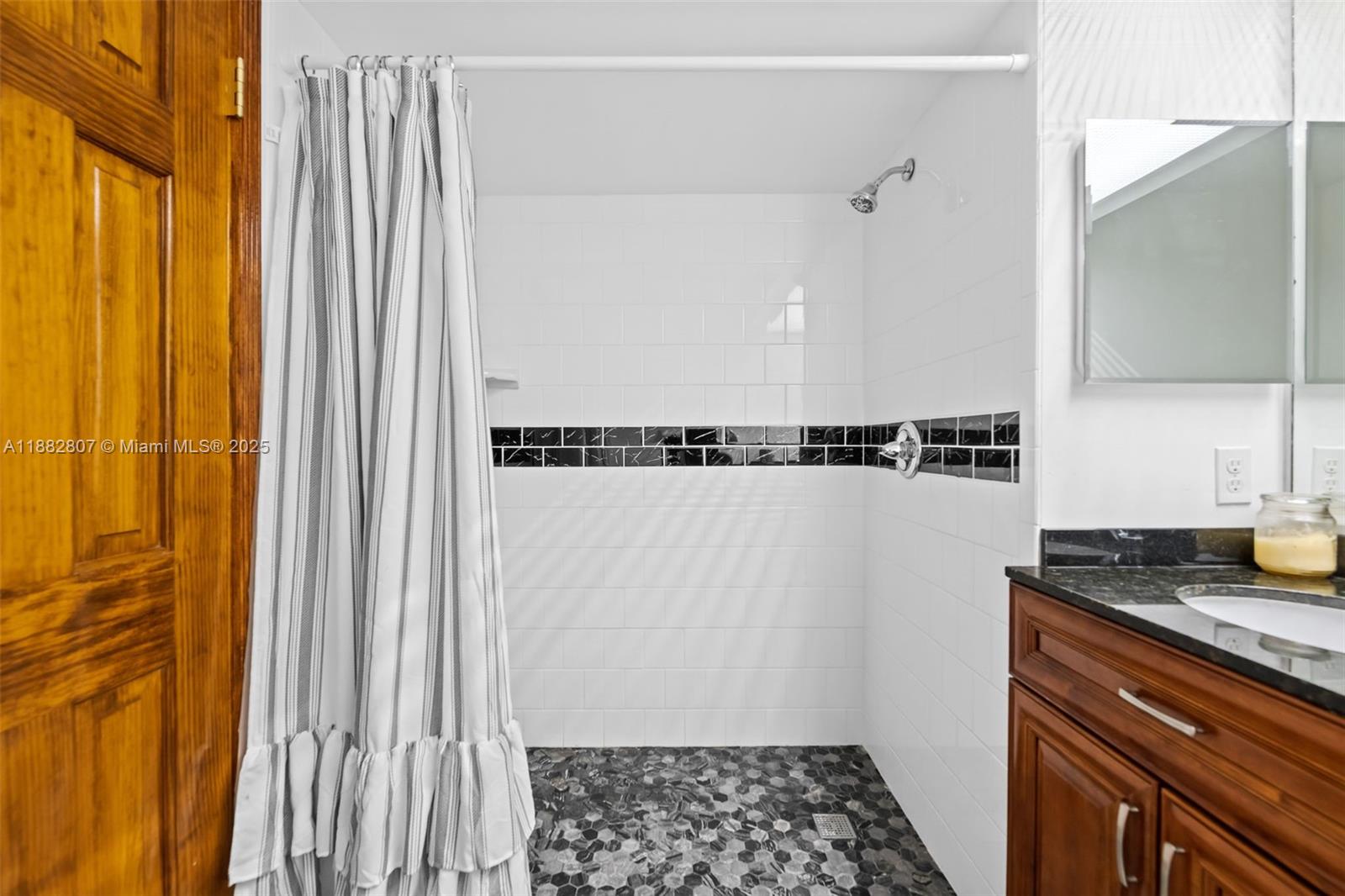 WOODLAKE VILLAGE TOWNHOME - Residential