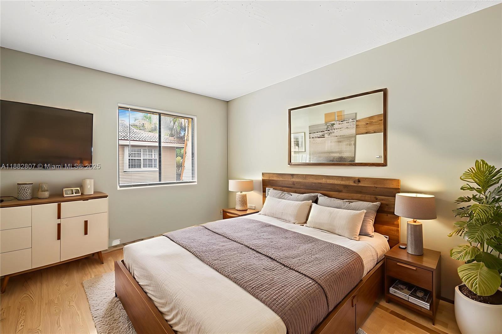 WOODLAKE VILLAGE TOWNHOME - Residential