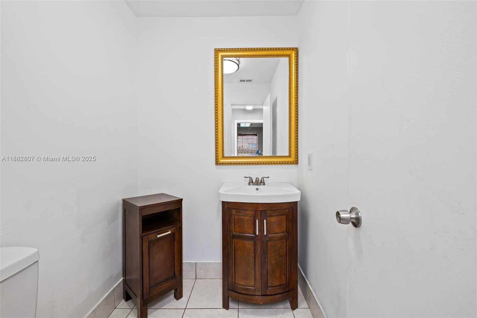 WOODLAKE VILLAGE TOWNHOME - Residential