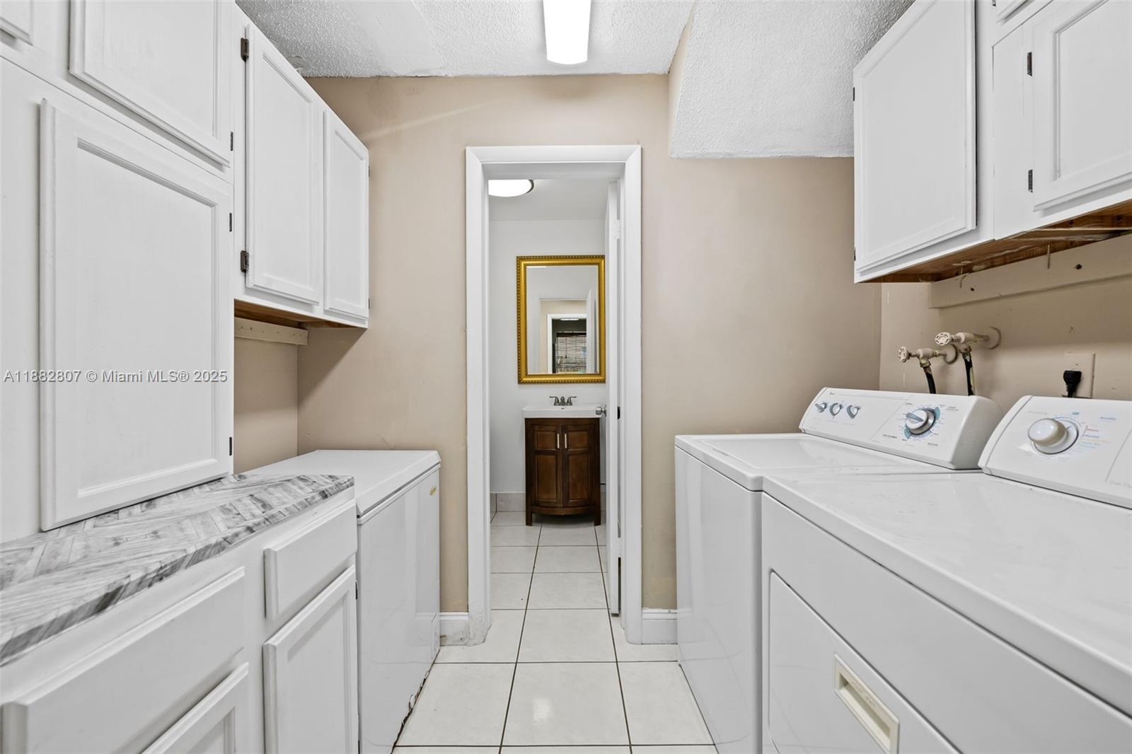 WOODLAKE VILLAGE TOWNHOME - Residential