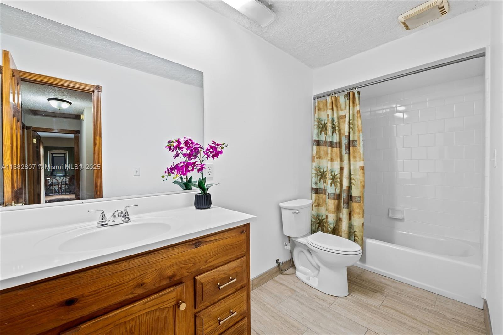 WOODLAKE VILLAGE TOWNHOME - Residential